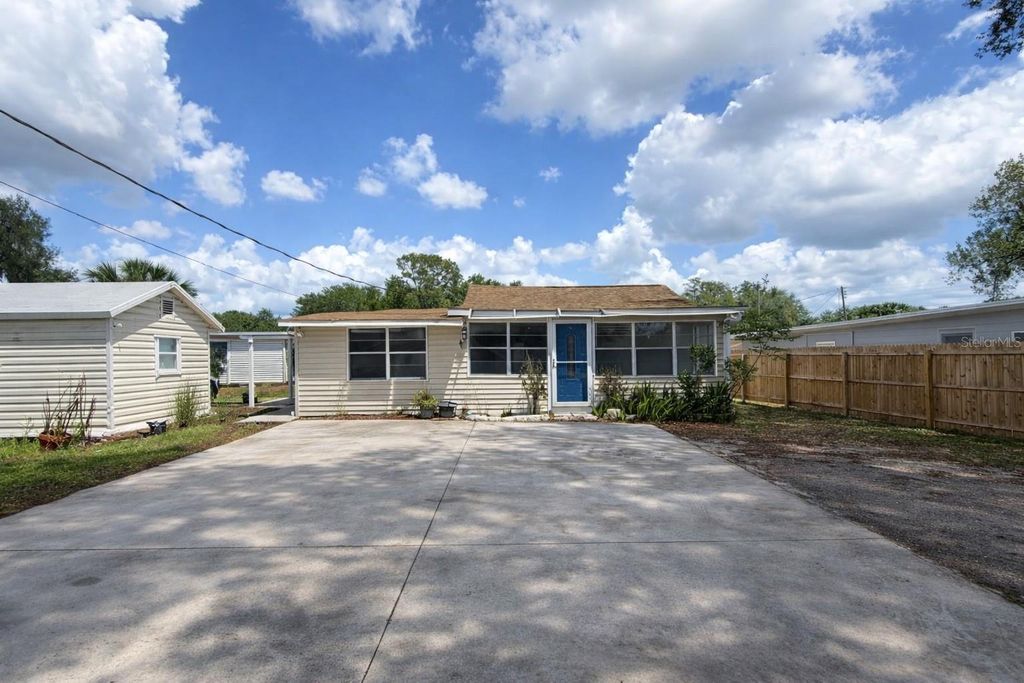 Photo of 408 Longfellow Boulevard, Lakeland, FL 33801 (MLS # G5110900)