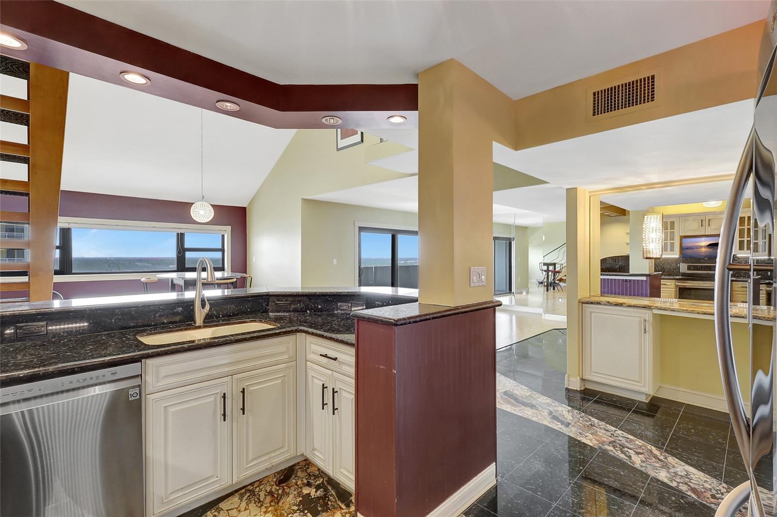 THE PINNACLE APTS A CONDO - Residential Lease