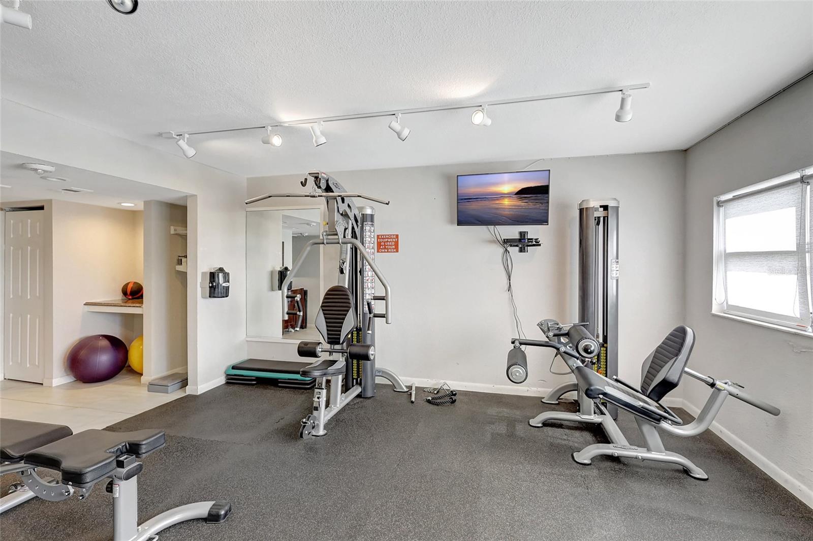 THE PINNACLE APTS A CONDO - Residential Lease