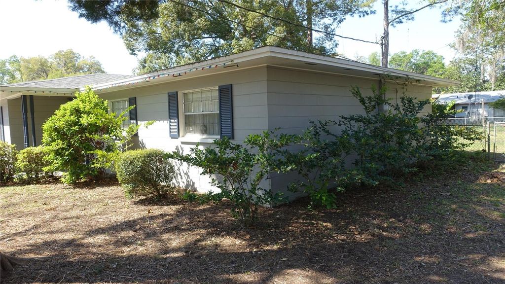 Photo of 4910 NW 39th Terrace NW, Gainesville, FL 32606 (MLS # OM721336)