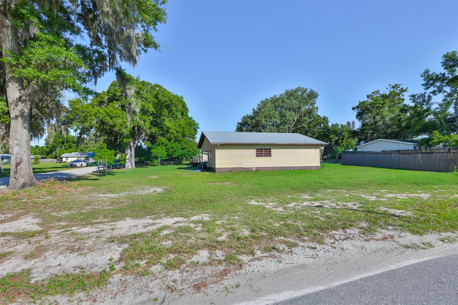 WEST LAKE WALES - Residential