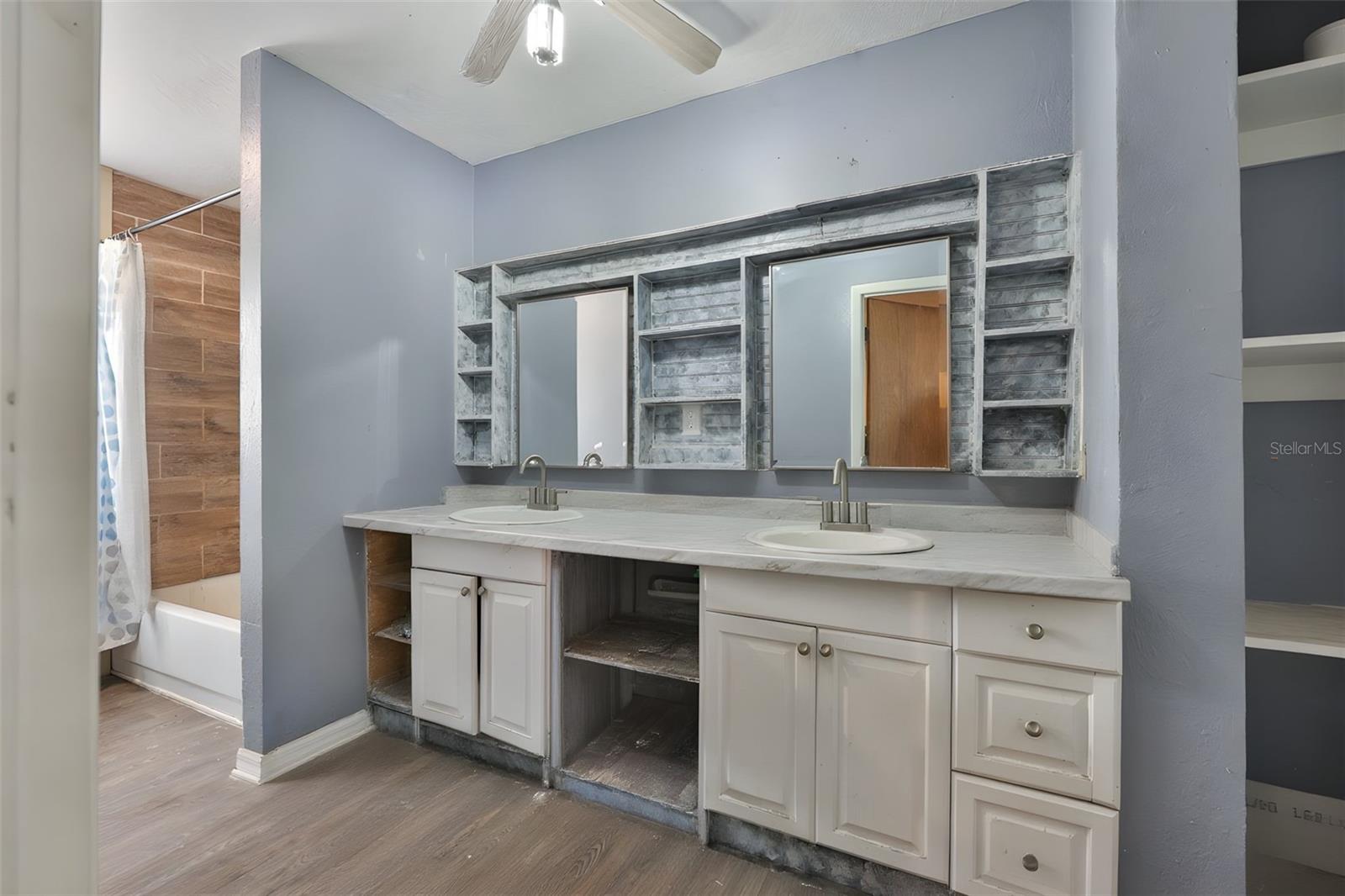WEST LAKE WALES - Residential