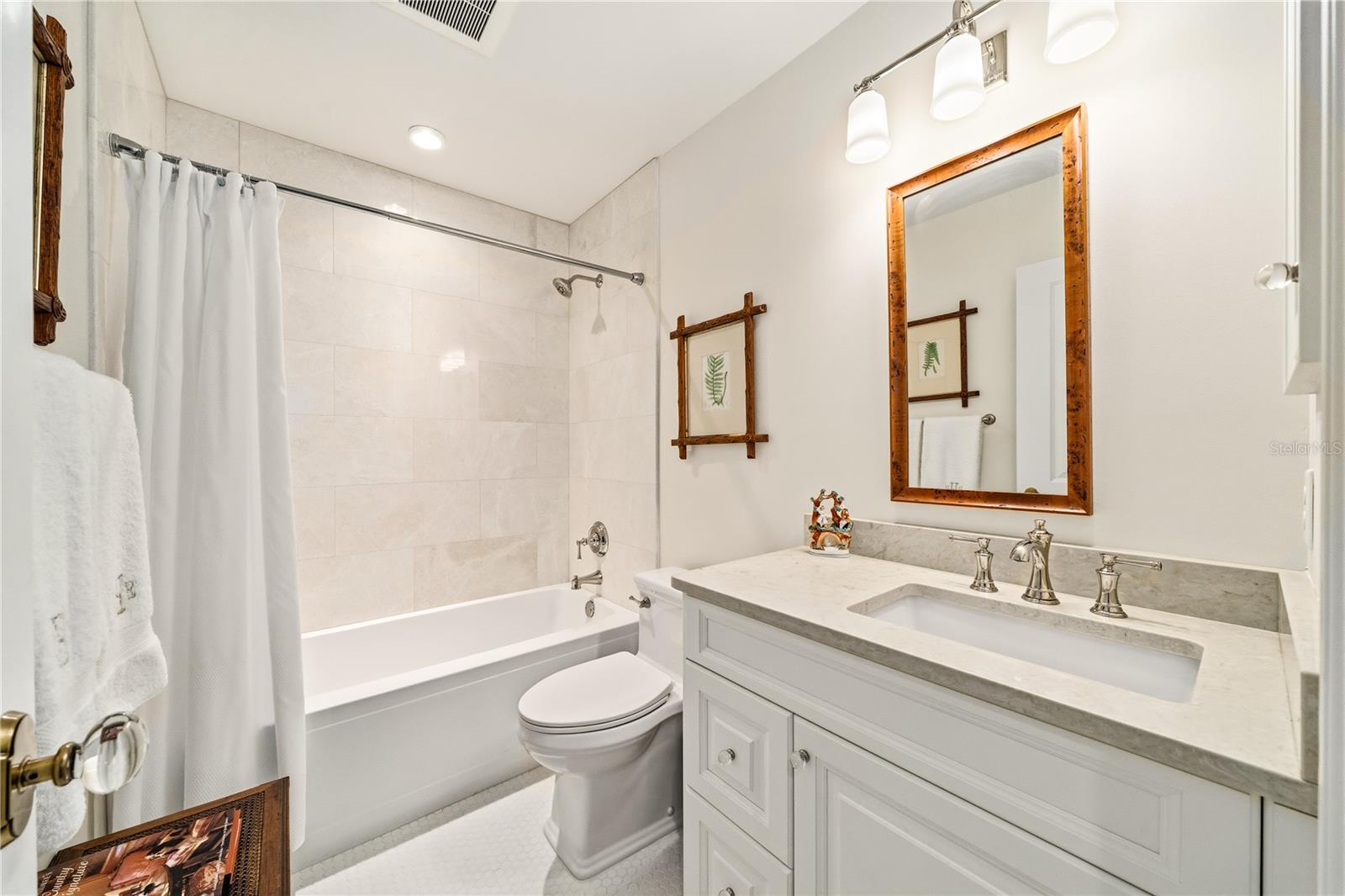 WILLIAMSBURG CONDOMINIUM - Residential