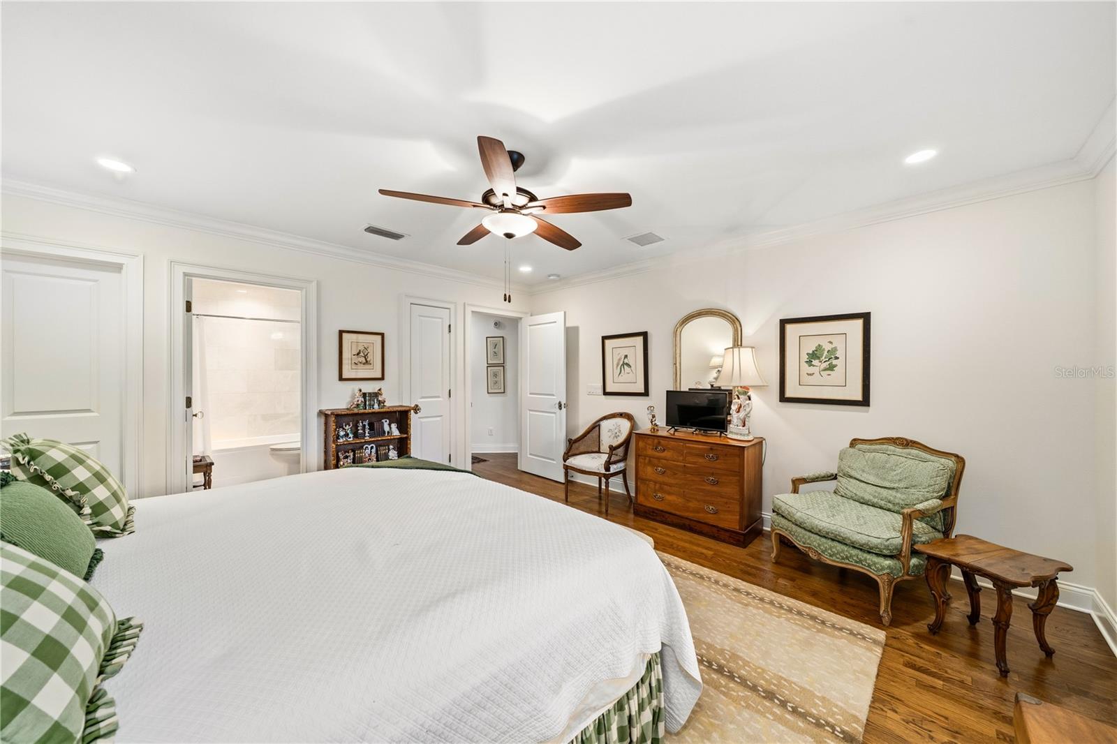 WILLIAMSBURG CONDOMINIUM - Residential