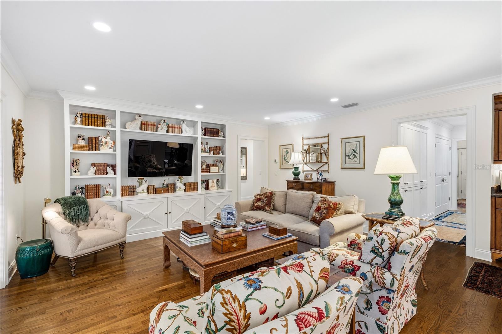 WILLIAMSBURG CONDOMINIUM - Residential