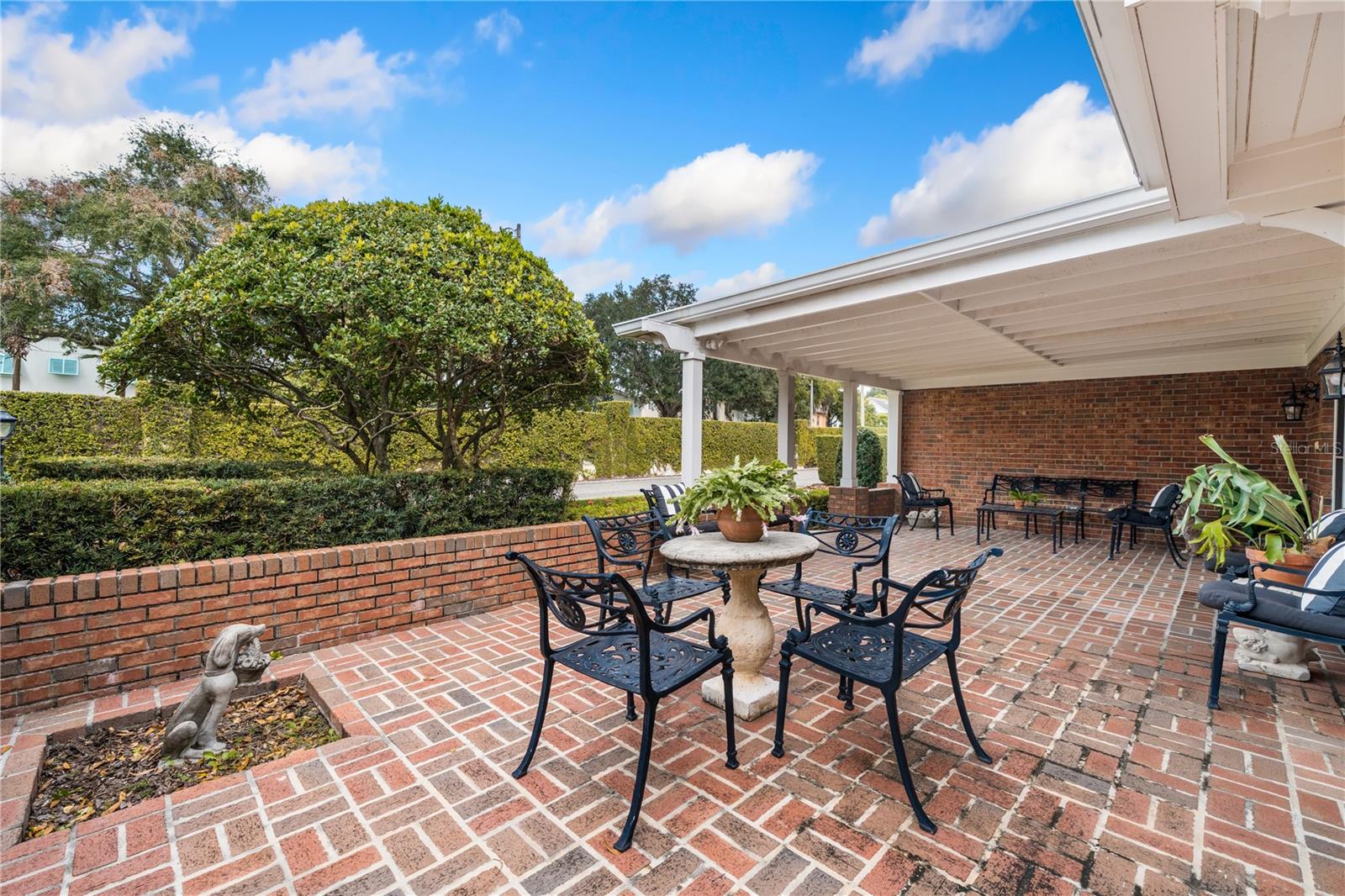 WILLIAMSBURG CONDOMINIUM - Residential