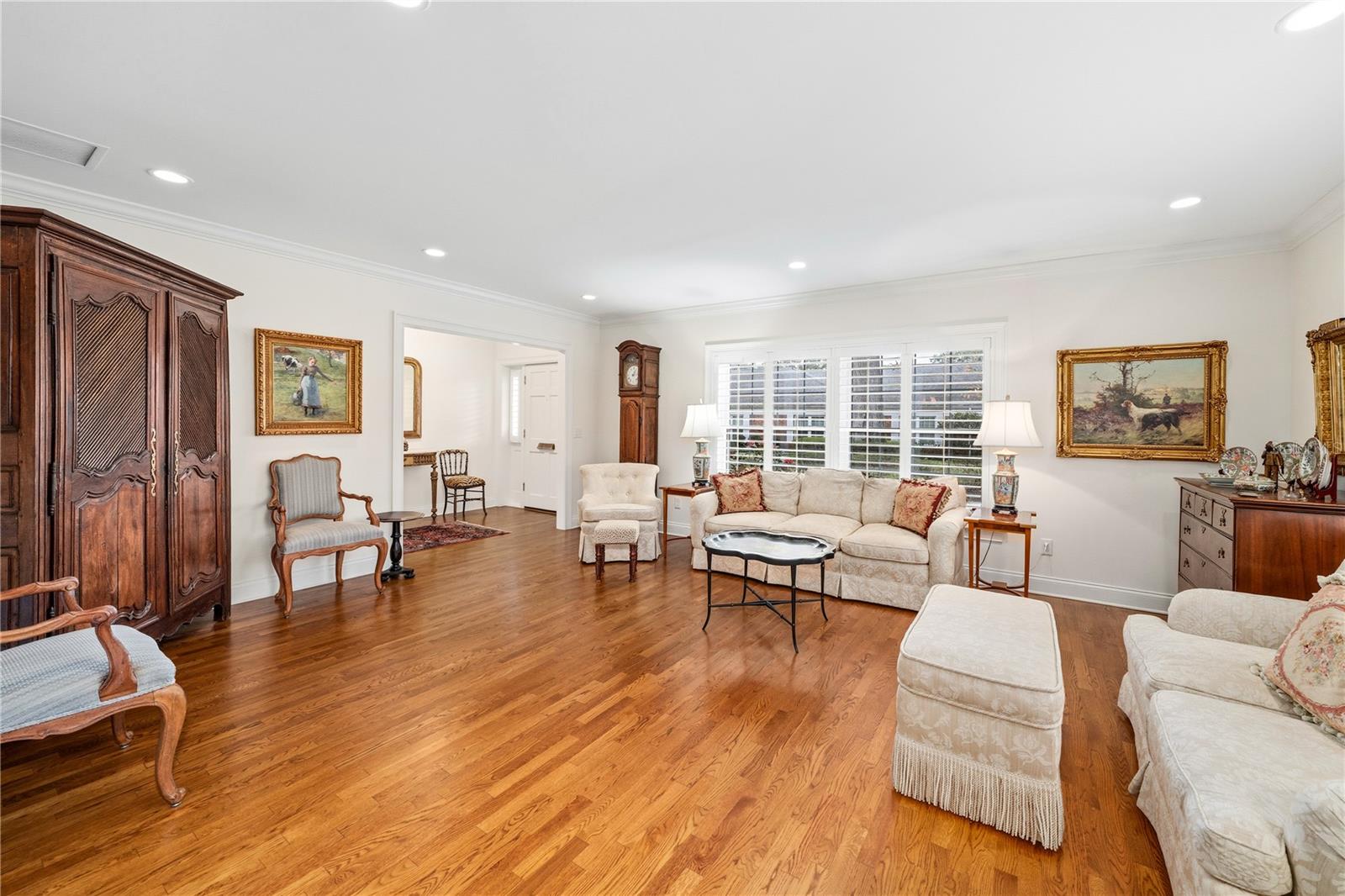 WILLIAMSBURG CONDOMINIUM - Residential