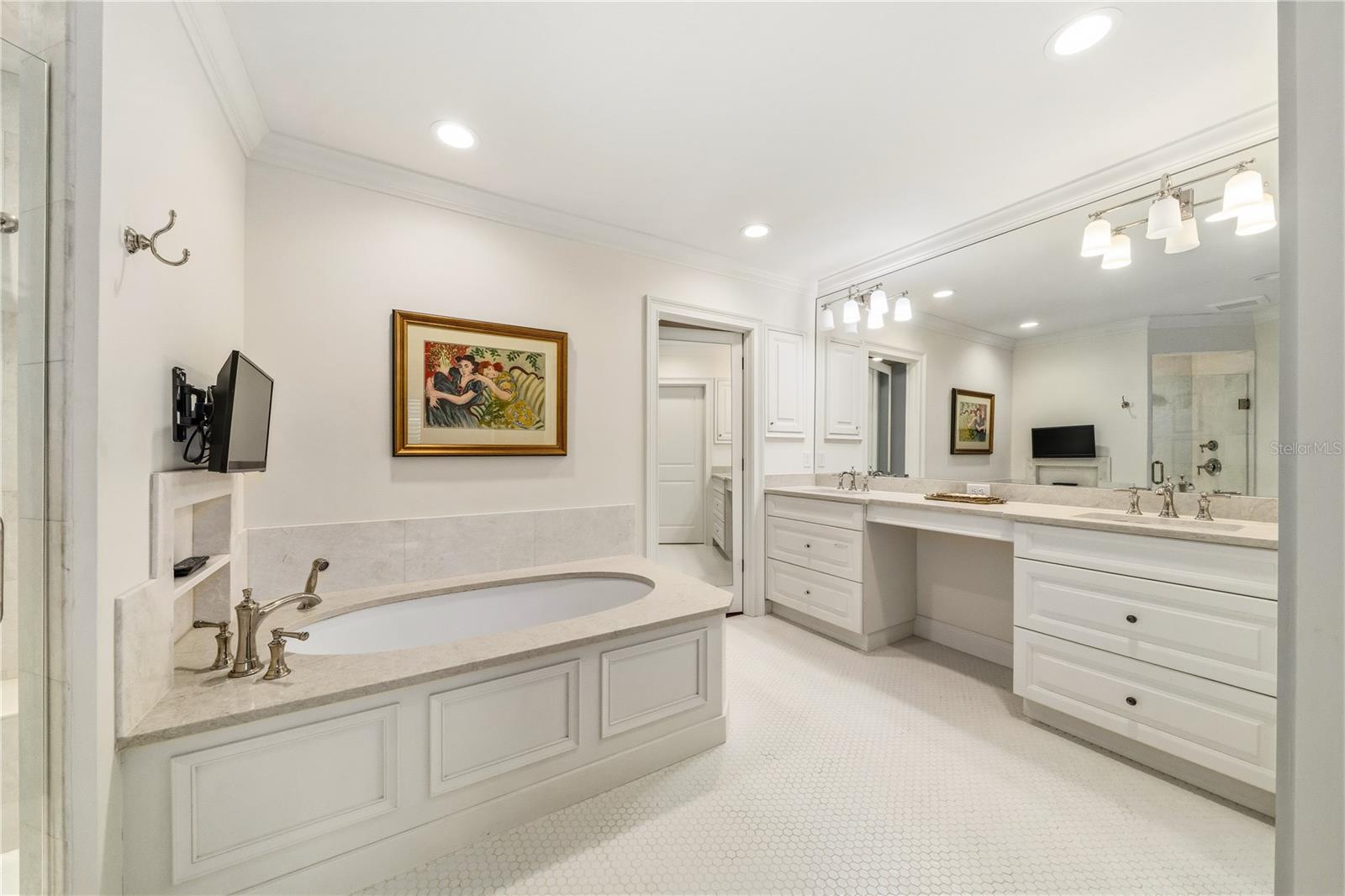 WILLIAMSBURG CONDOMINIUM - Residential