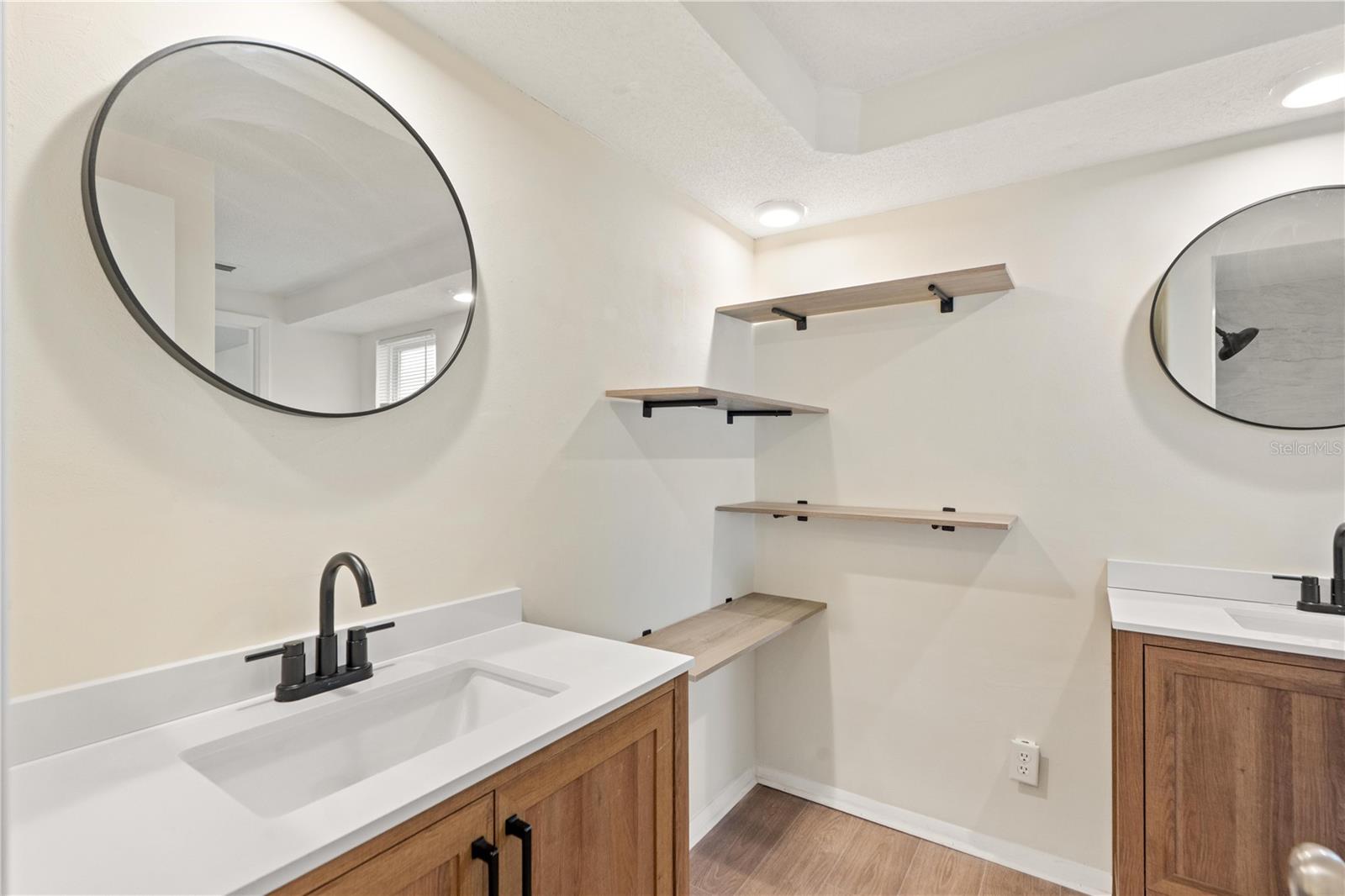 REGENCY PARK - Residential