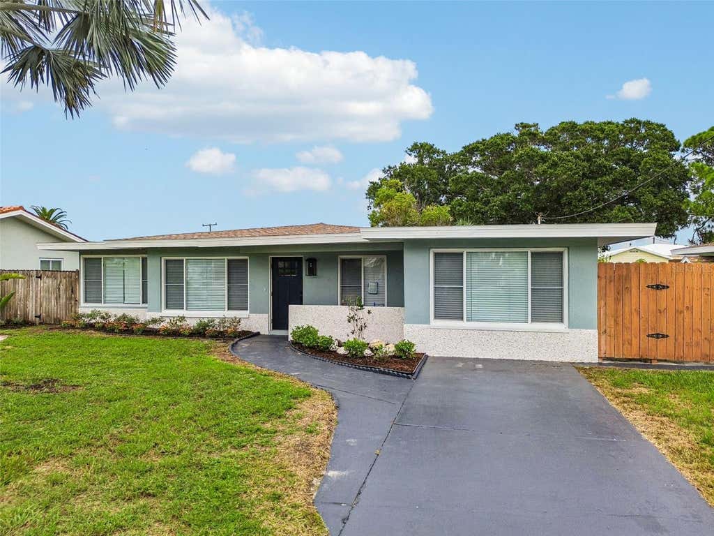 Photo of 403 Driftwood Drive W, Palm Harbor, FL 34683 (MLS # TB8532242)