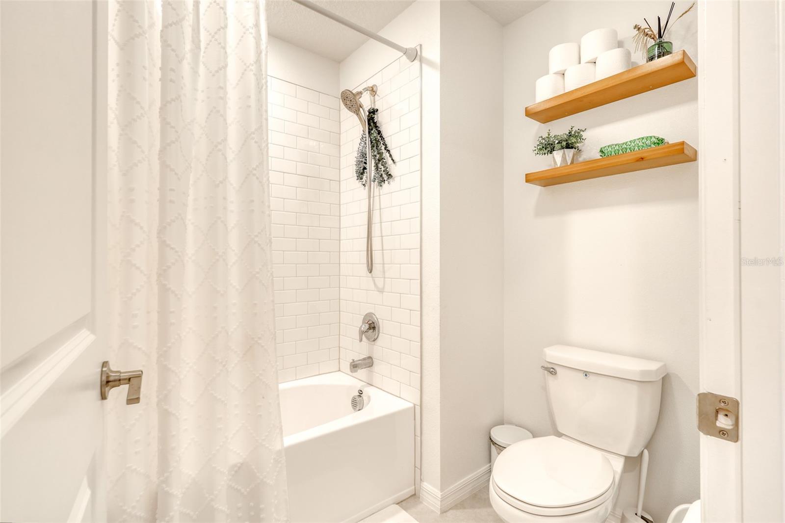 VERANO - Residential Lease