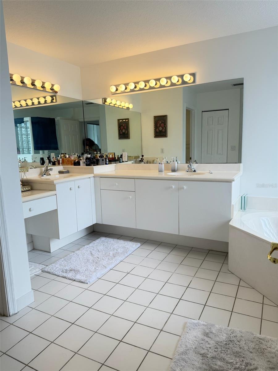 HEFTLER HOMES AT PEMBROKE SHORES - Residential