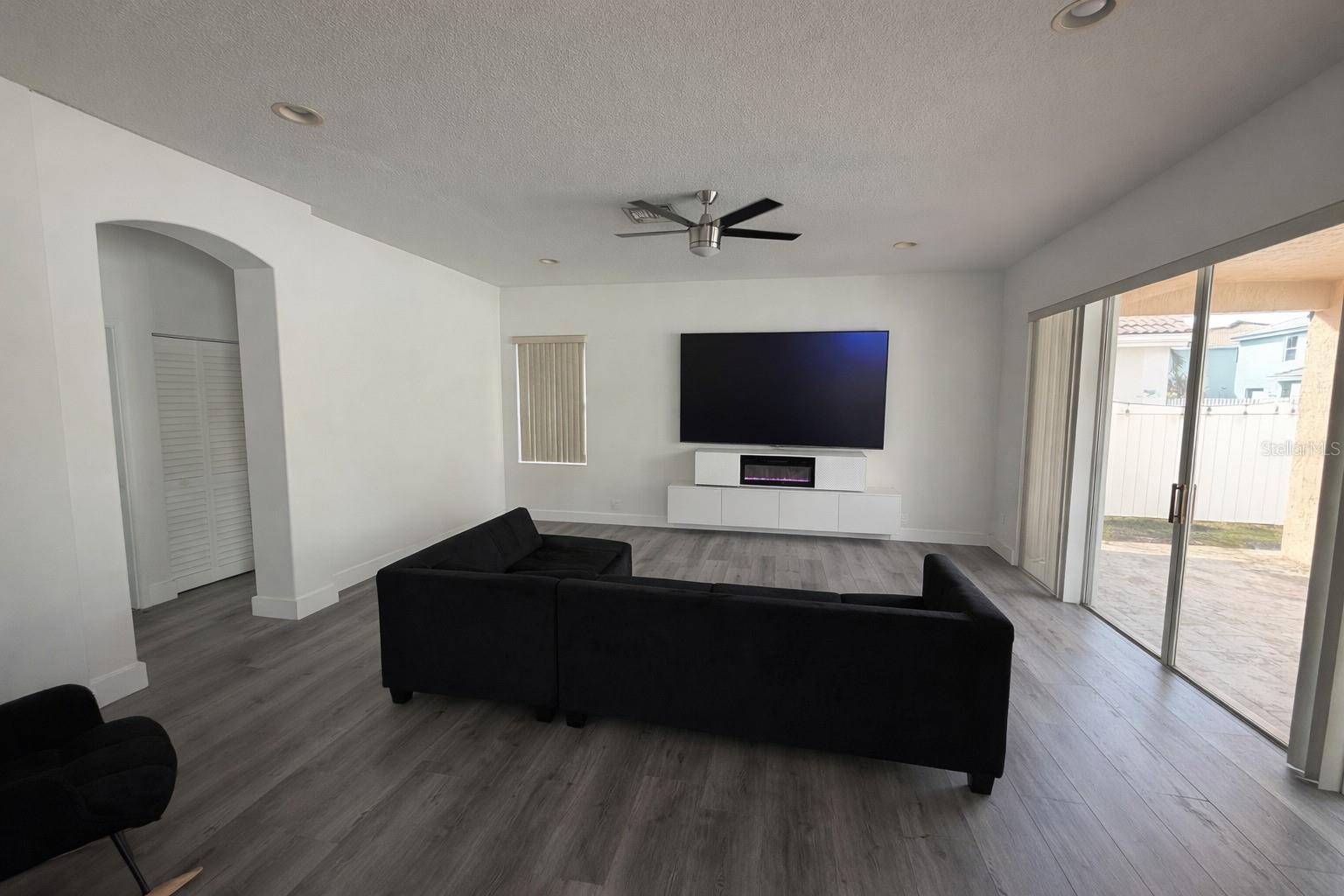 HEFTLER HOMES AT PEMBROKE SHORES - Residential