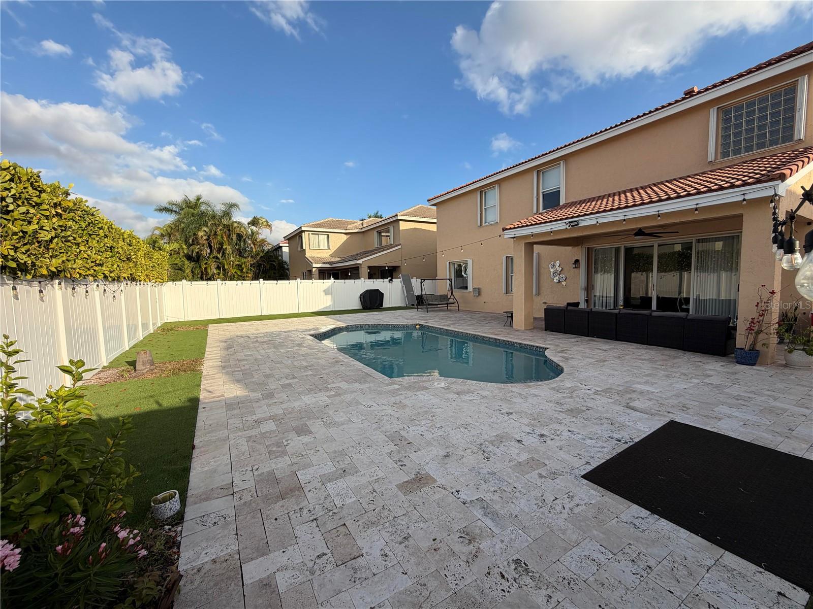 HEFTLER HOMES AT PEMBROKE SHORES - Residential