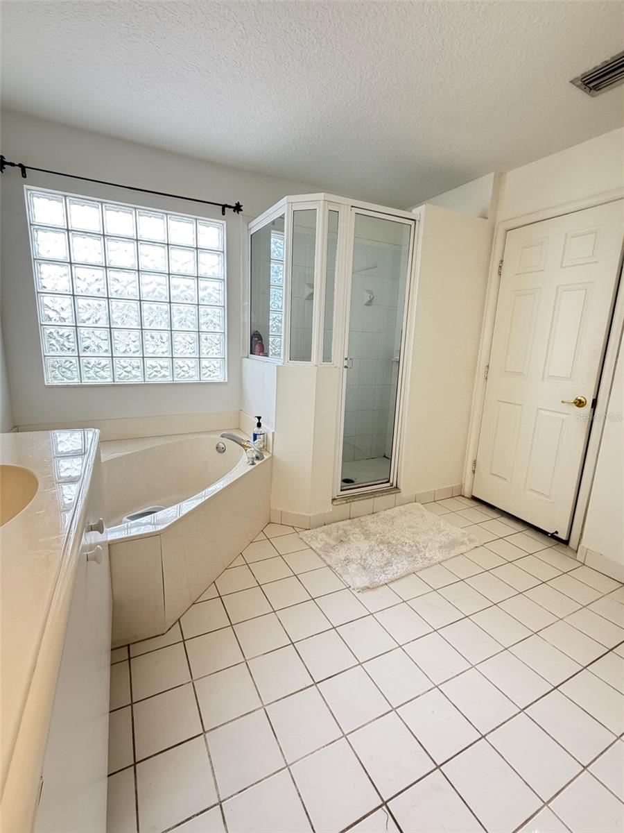 HEFTLER HOMES AT PEMBROKE SHORES - Residential