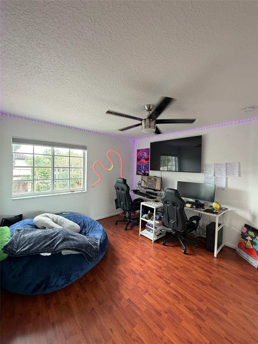 HEFTLER HOMES AT PEMBROKE SHORES - Residential