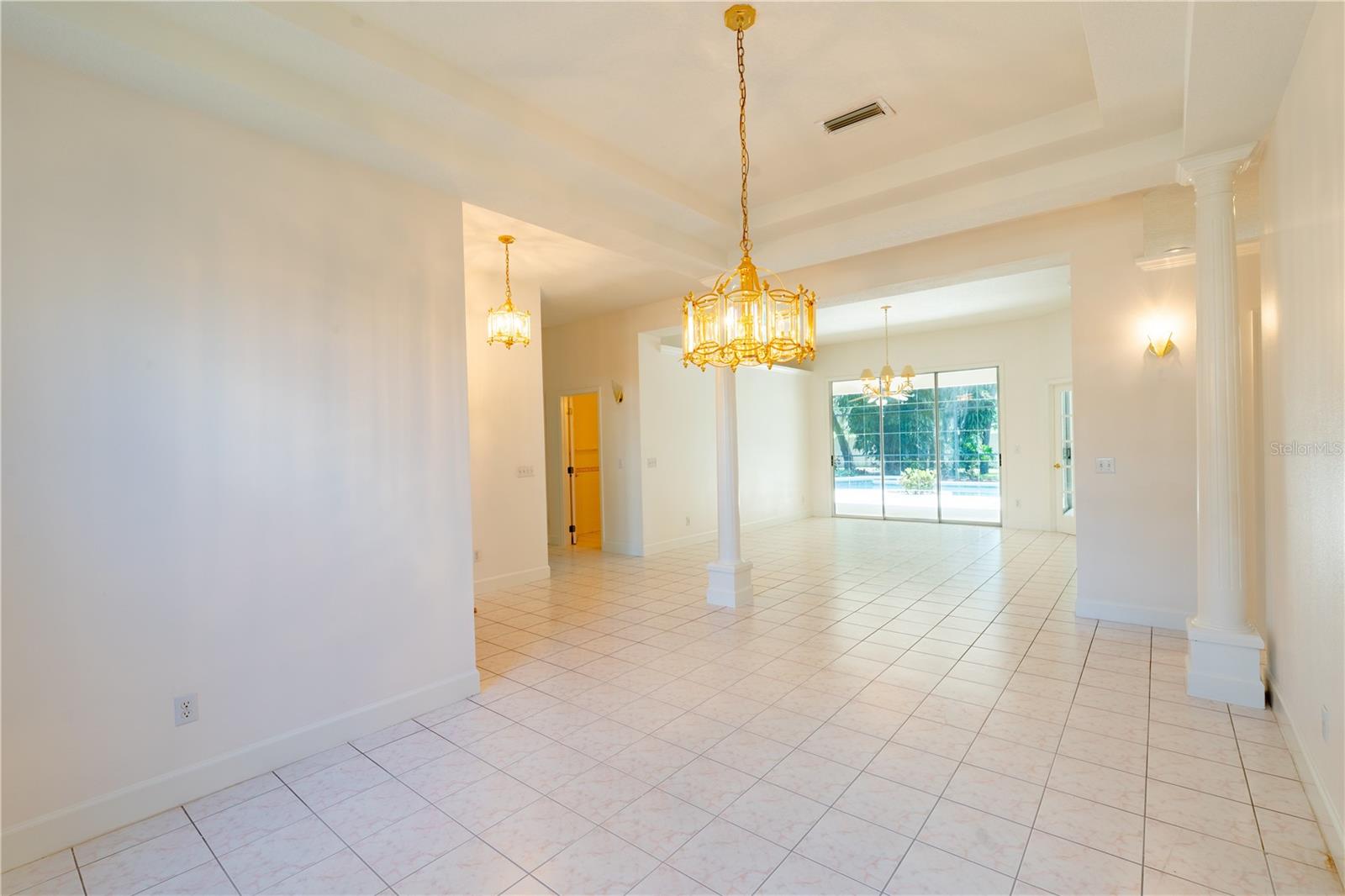 1586 ANTOINETTE COURT