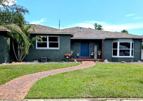 Photo of 4830 3rd Avenue N, St Petersburg, FL 33713 (MLS # TB8402206) Photo of 4830 3rd Avenue N, St Petersburg, FL 33713 (MLS # TB8402206)