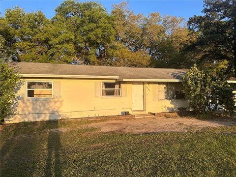 Photo of 15595 NW 27th Avenue, Citra, FL 32113 (MLS # A4685328)