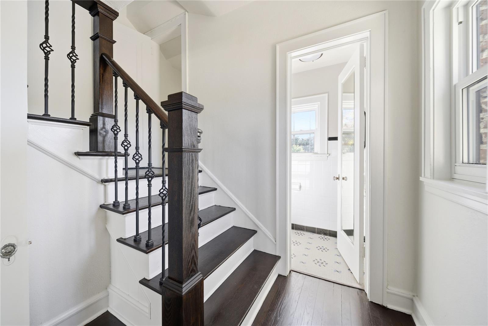 1689 LAKESHORE DRIVE