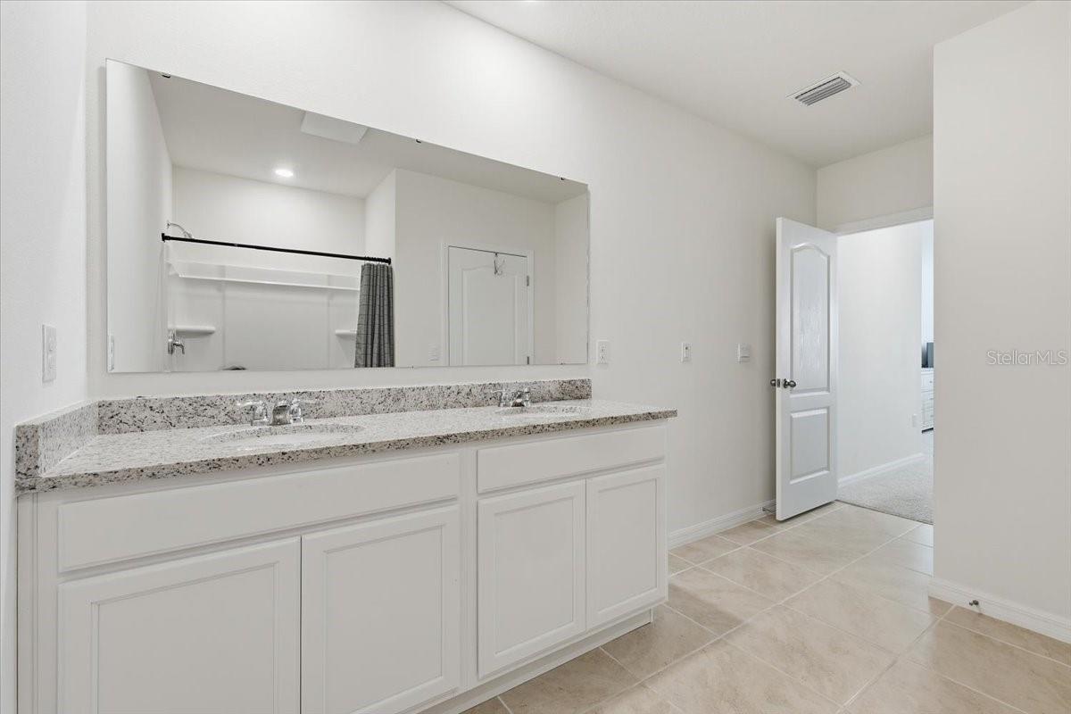 OAK POINTE SOUTH - Residential