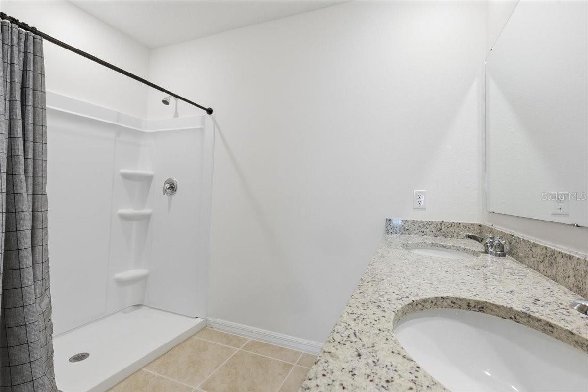 OAK POINTE SOUTH - Residential