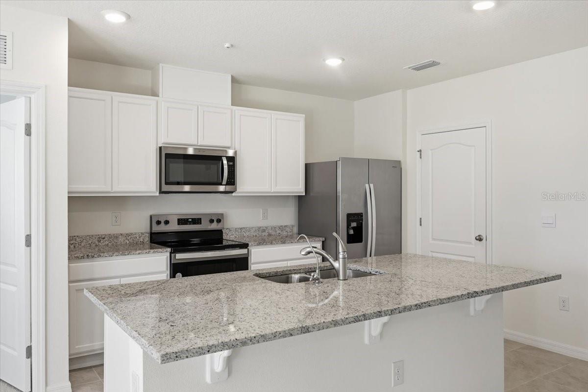 OAK POINTE SOUTH - Residential