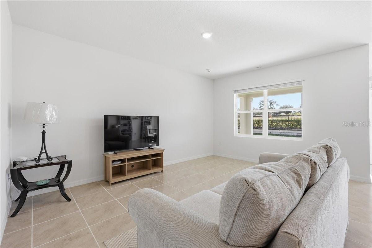 OAK POINTE SOUTH - Residential