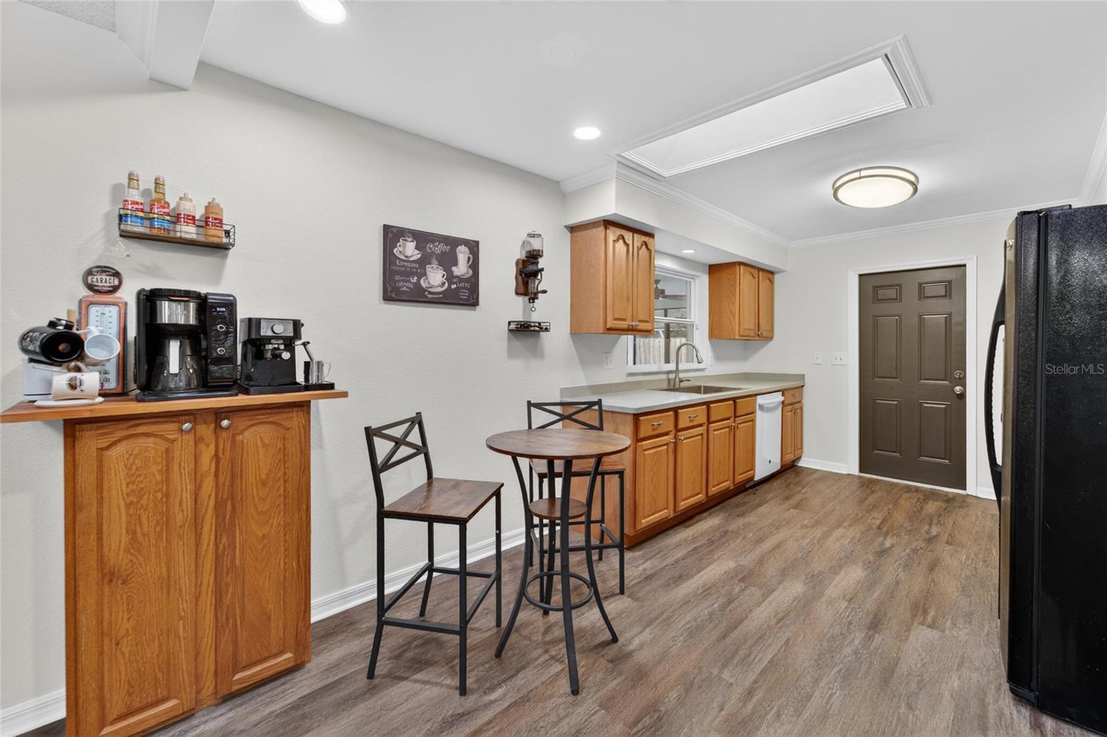 THOUSAND OAKS EXECUTIVE ESTATES - Residential