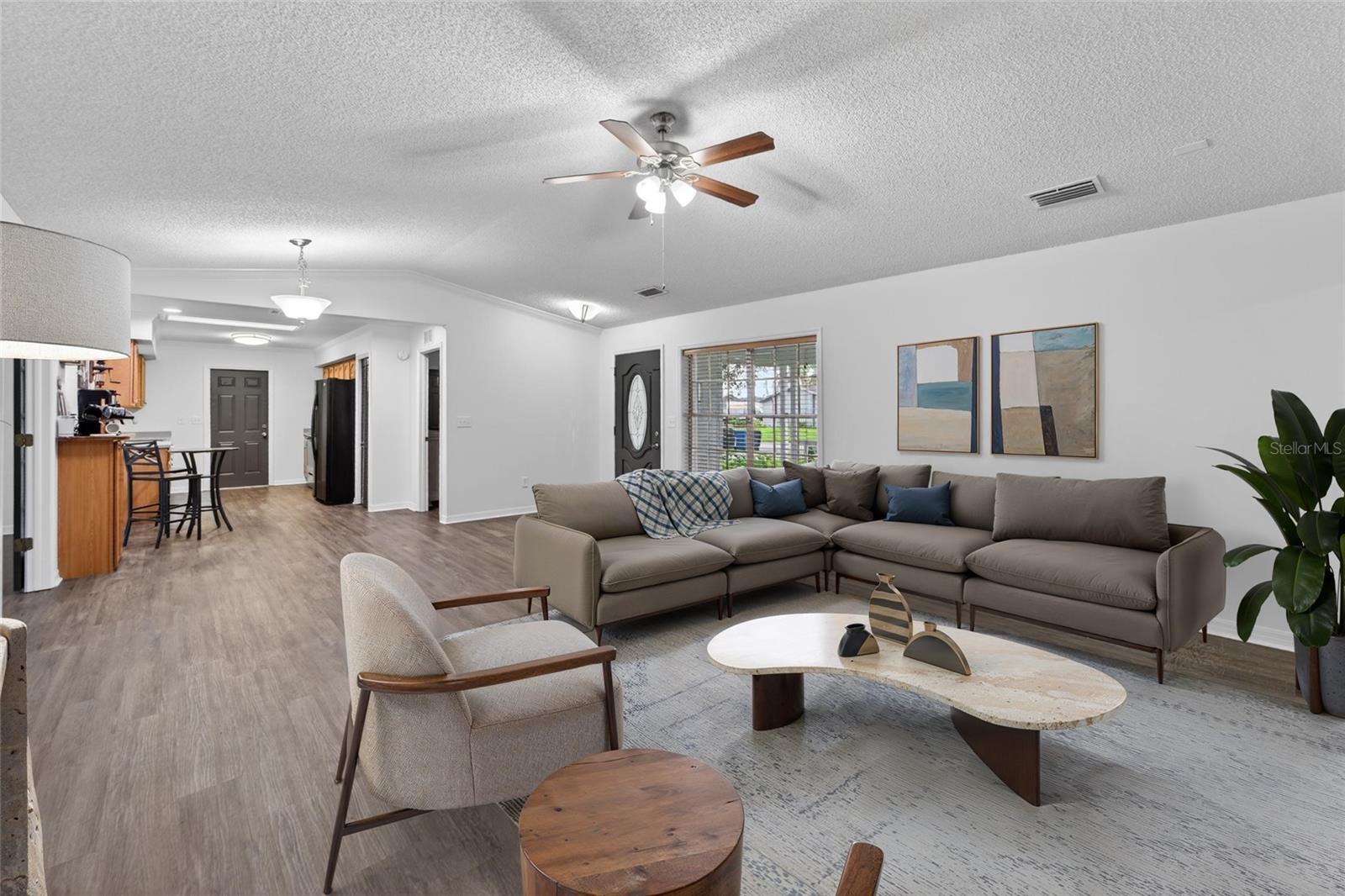THOUSAND OAKS EXECUTIVE ESTATES - Residential