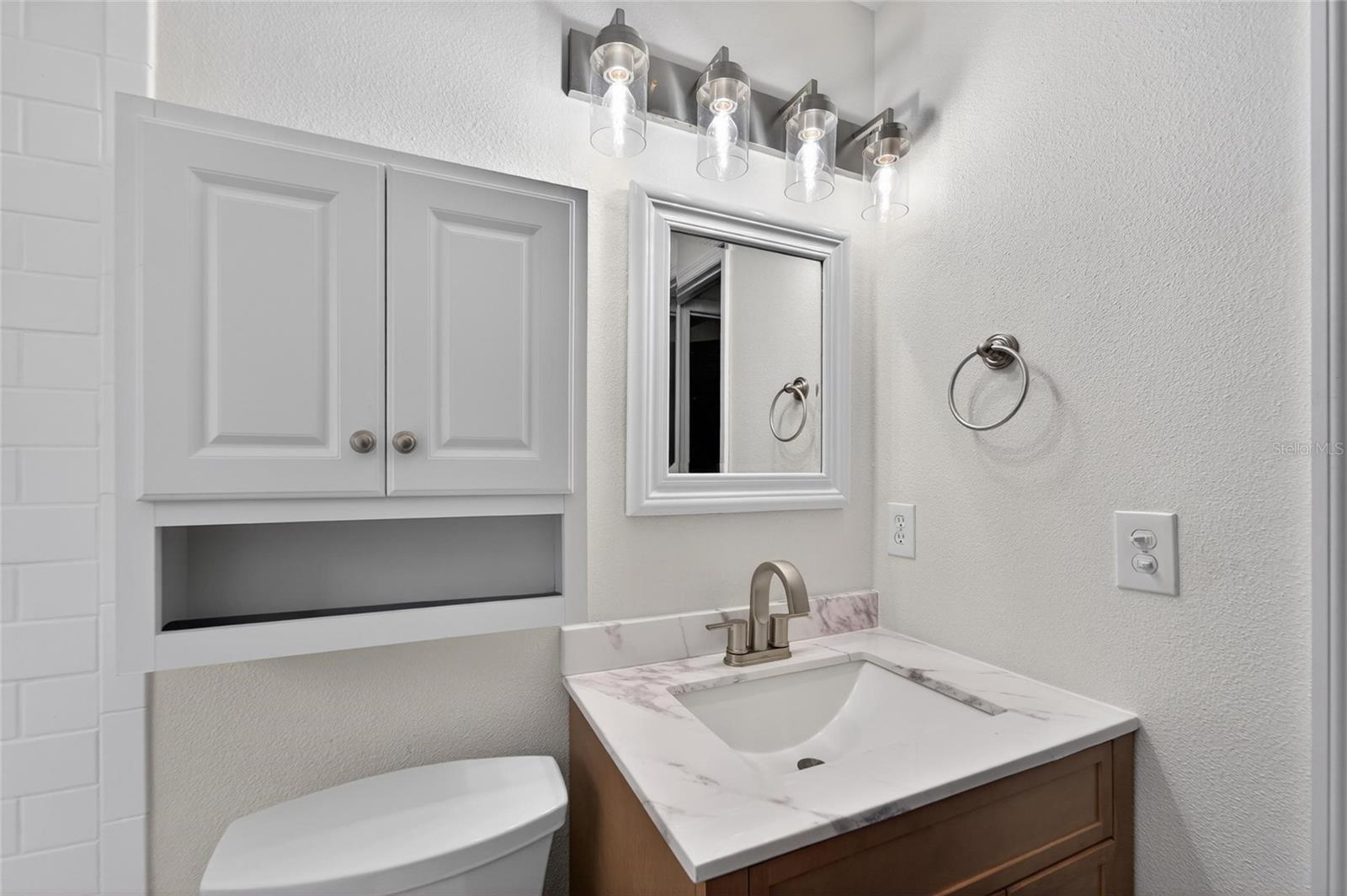 THOUSAND OAKS EXECUTIVE ESTATES - Residential