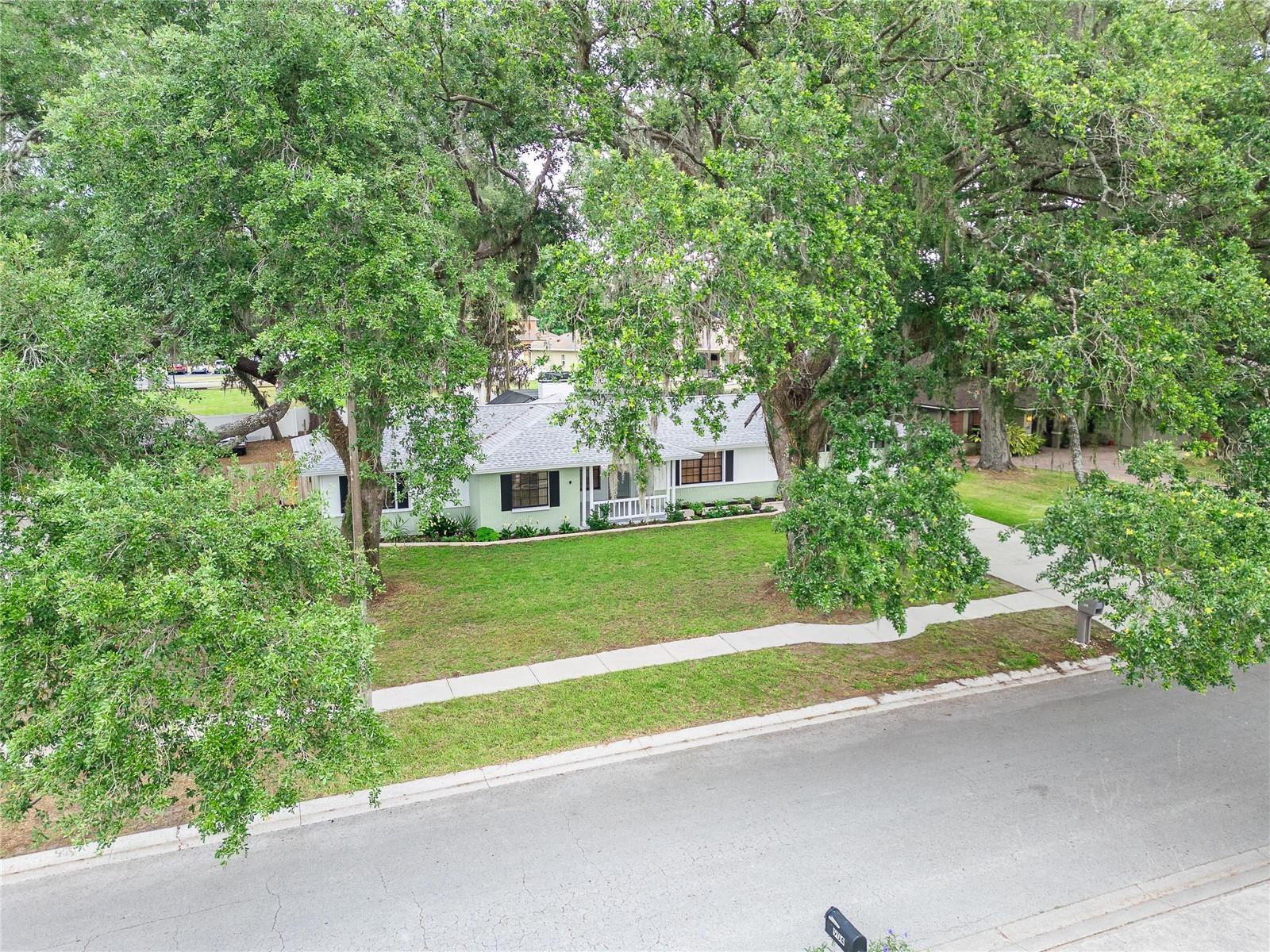 THOUSAND OAKS EXECUTIVE ESTATES - Residential