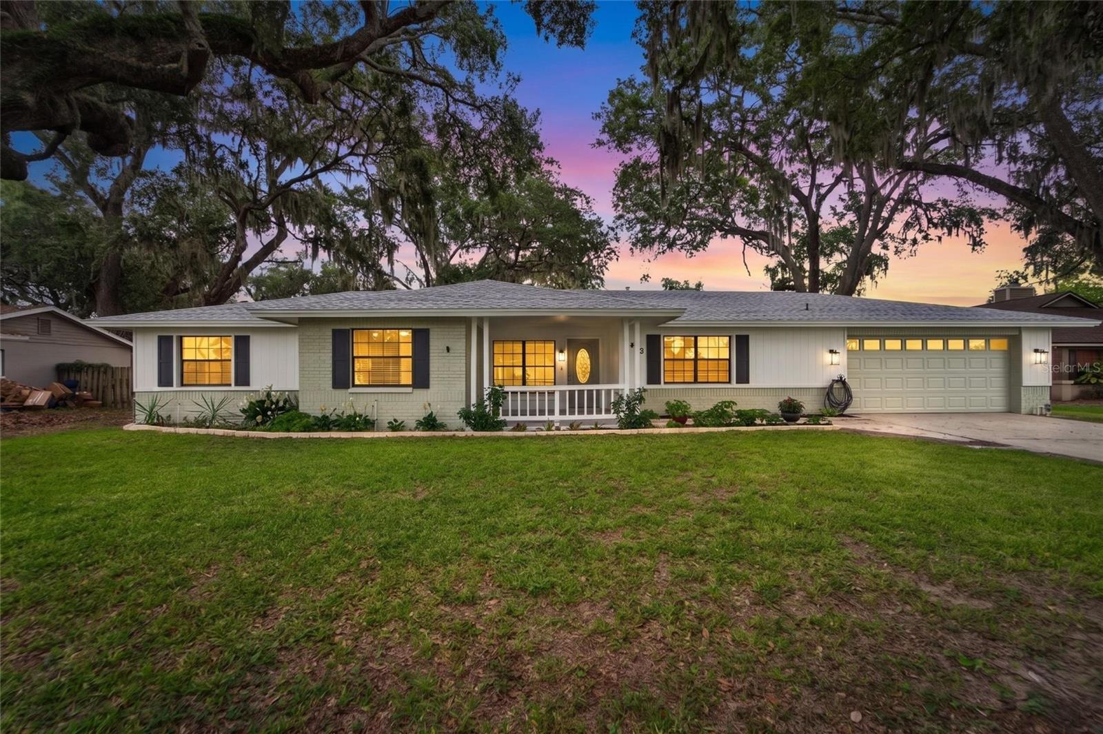 THOUSAND OAKS EXECUTIVE ESTATES - Residential