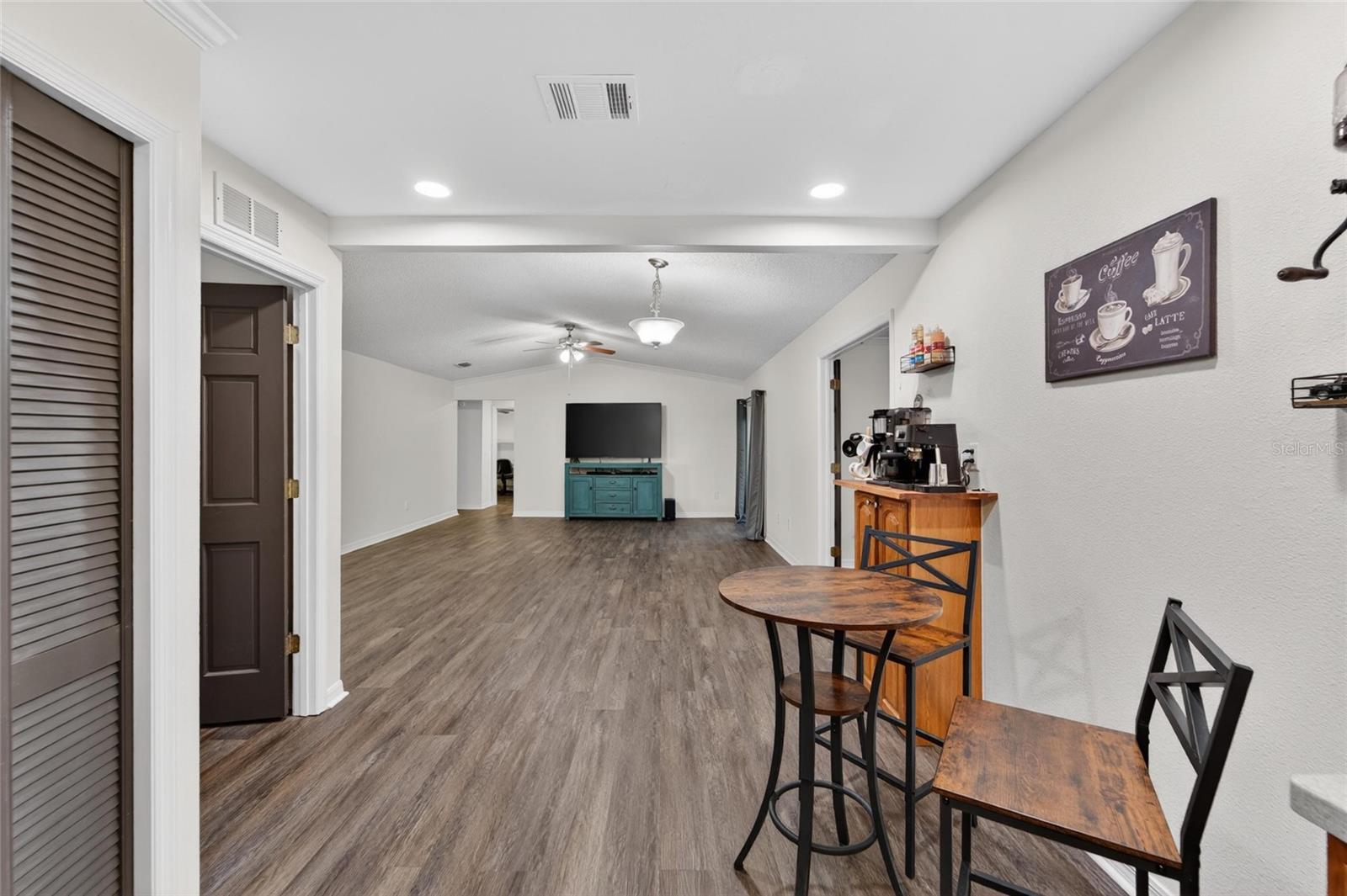 THOUSAND OAKS EXECUTIVE ESTATES - Residential