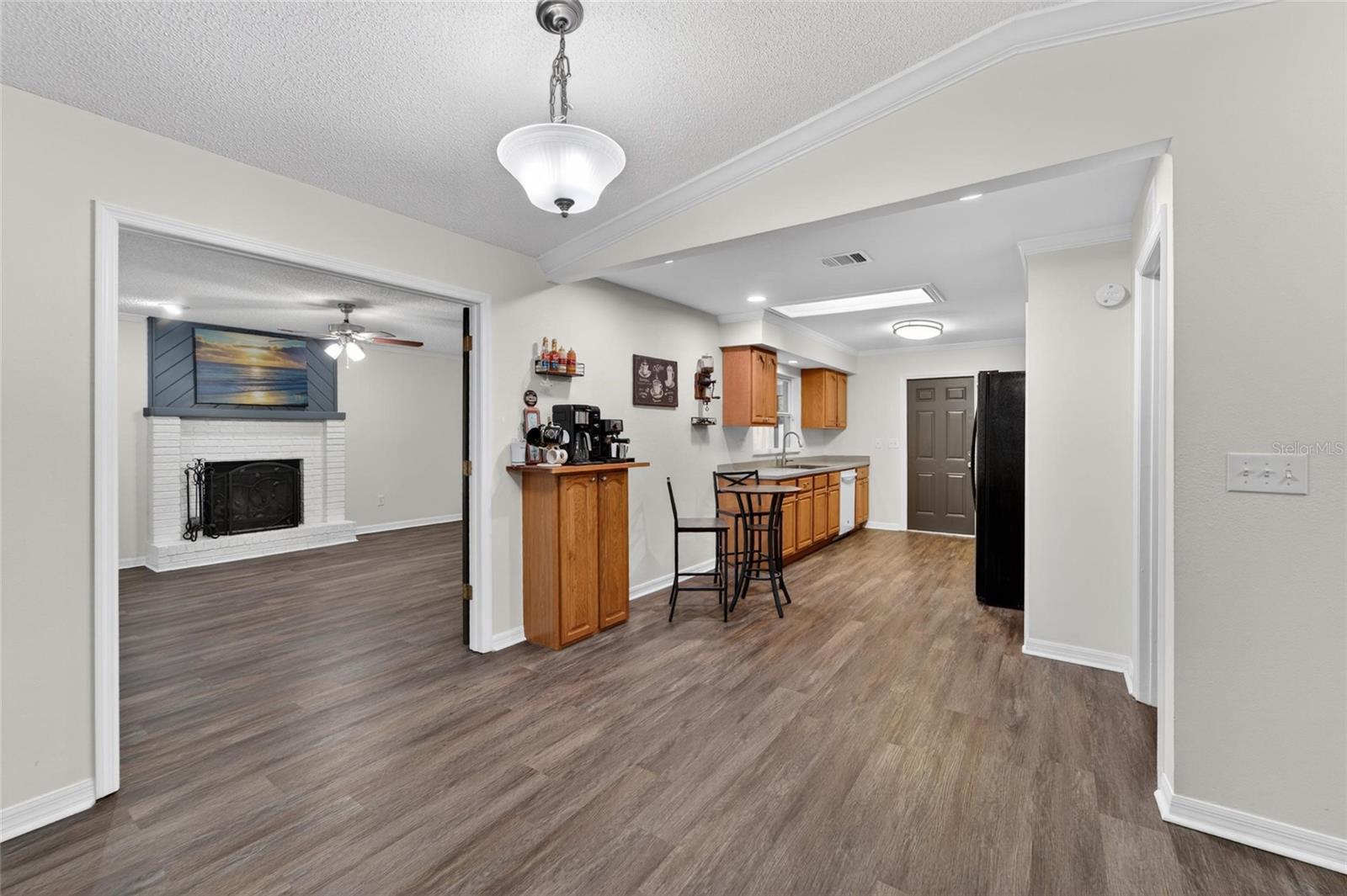 THOUSAND OAKS EXECUTIVE ESTATES - Residential