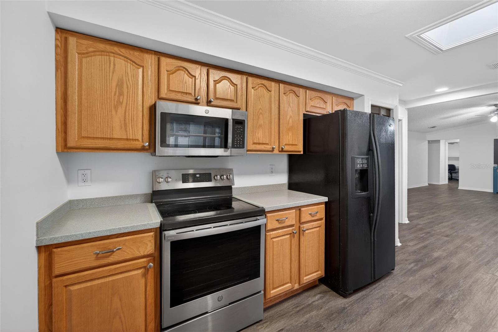 THOUSAND OAKS EXECUTIVE ESTATES - Residential
