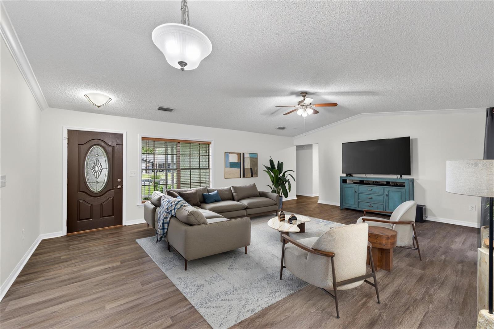 THOUSAND OAKS EXECUTIVE ESTATES - Residential