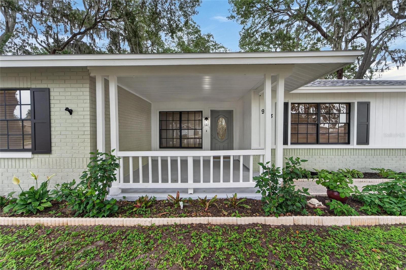 THOUSAND OAKS EXECUTIVE ESTATES - Residential