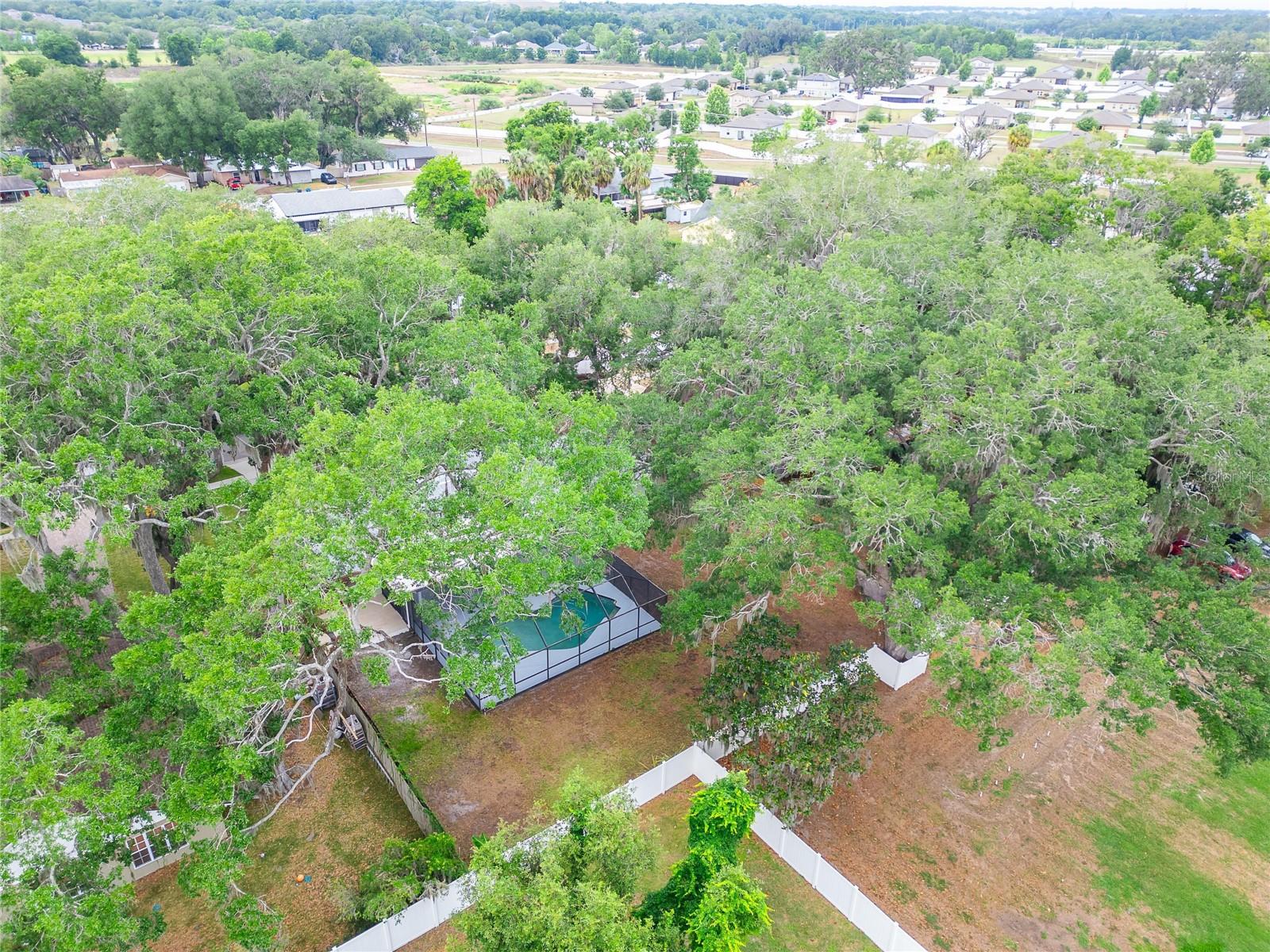THOUSAND OAKS EXECUTIVE ESTATES - Residential