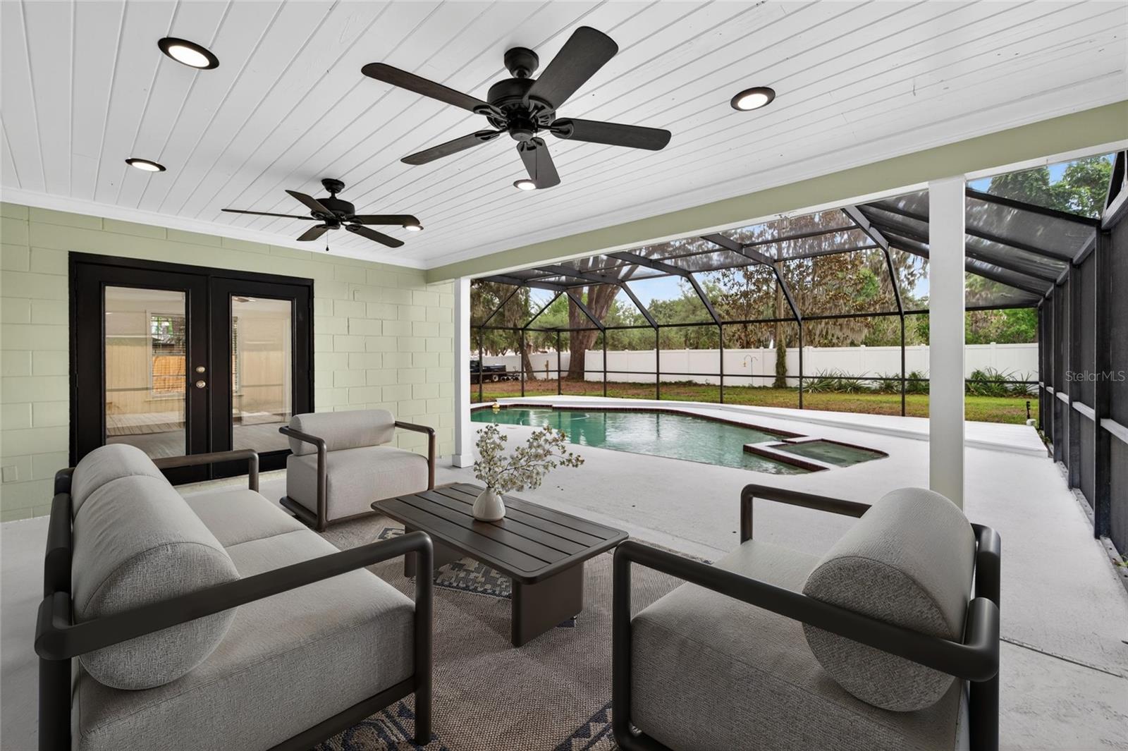 THOUSAND OAKS EXECUTIVE ESTATES - Residential