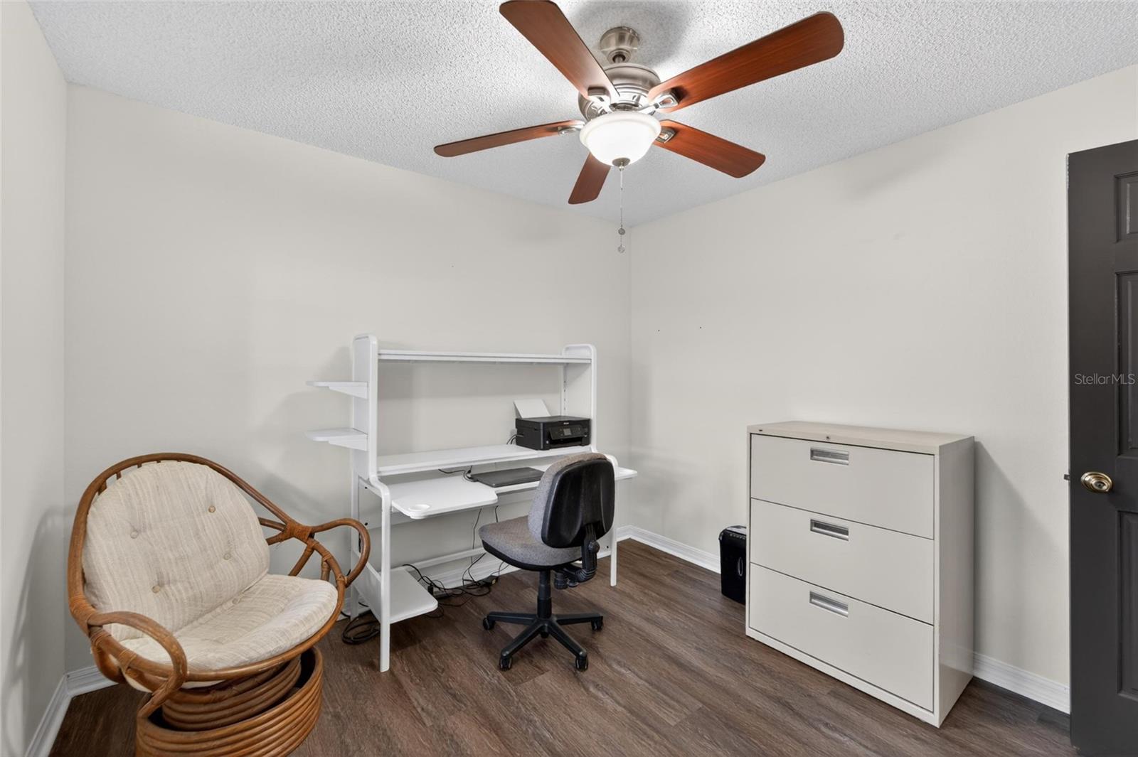 THOUSAND OAKS EXECUTIVE ESTATES - Residential