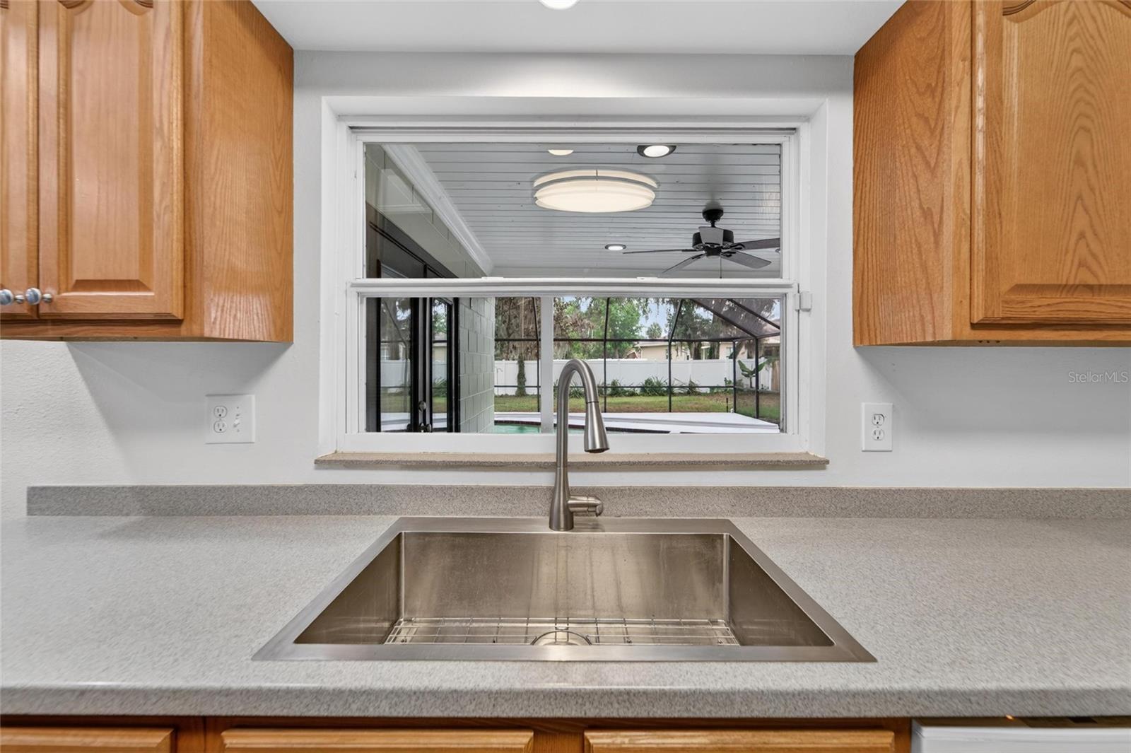 THOUSAND OAKS EXECUTIVE ESTATES - Residential