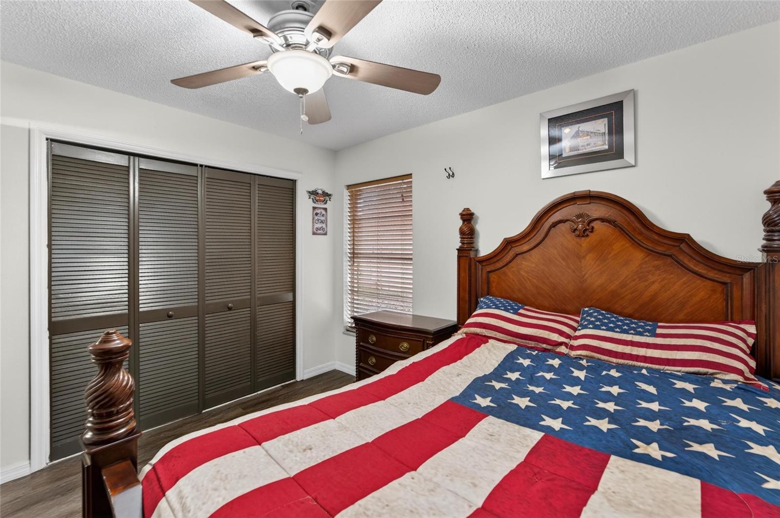 THOUSAND OAKS EXECUTIVE ESTATES - Residential