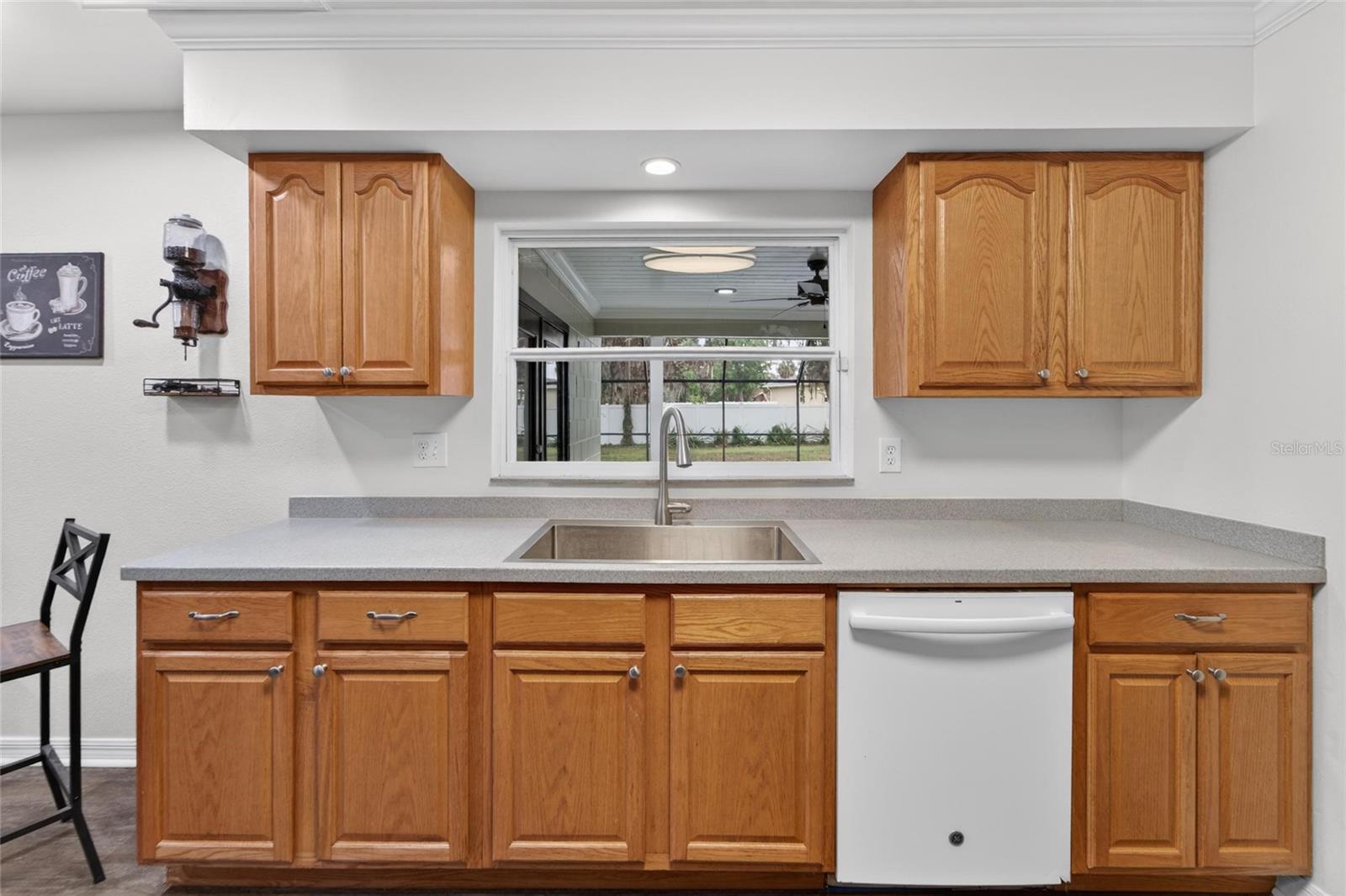 THOUSAND OAKS EXECUTIVE ESTATES - Residential