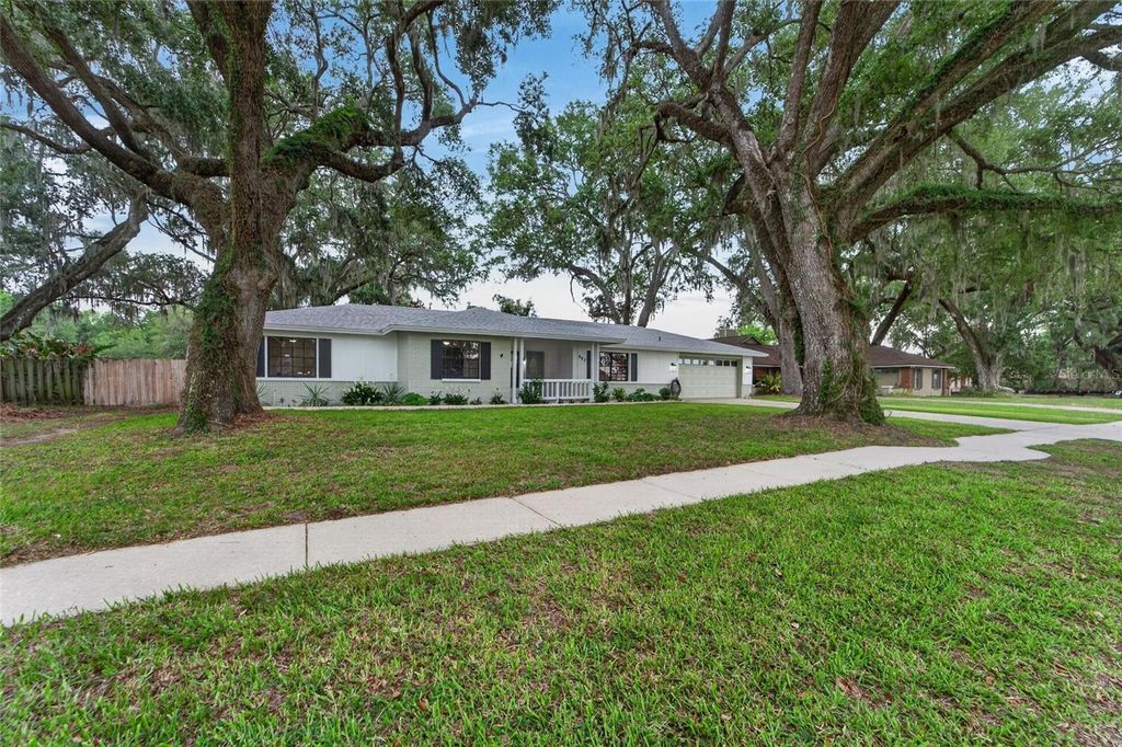 Photo of 903 Old Darby Street, Seffner, FL 33584 (MLS # TB8507353)