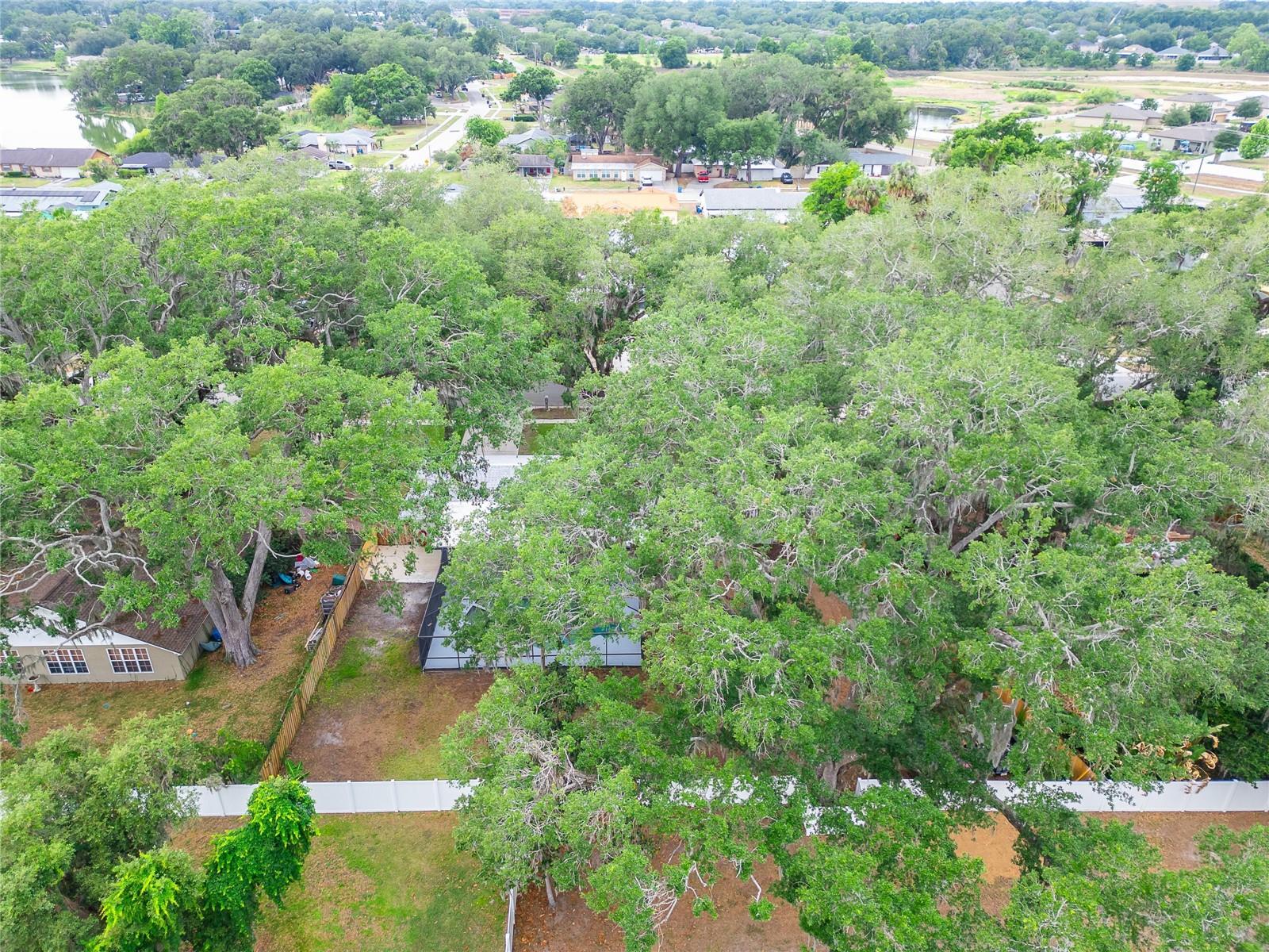 THOUSAND OAKS EXECUTIVE ESTATES - Residential