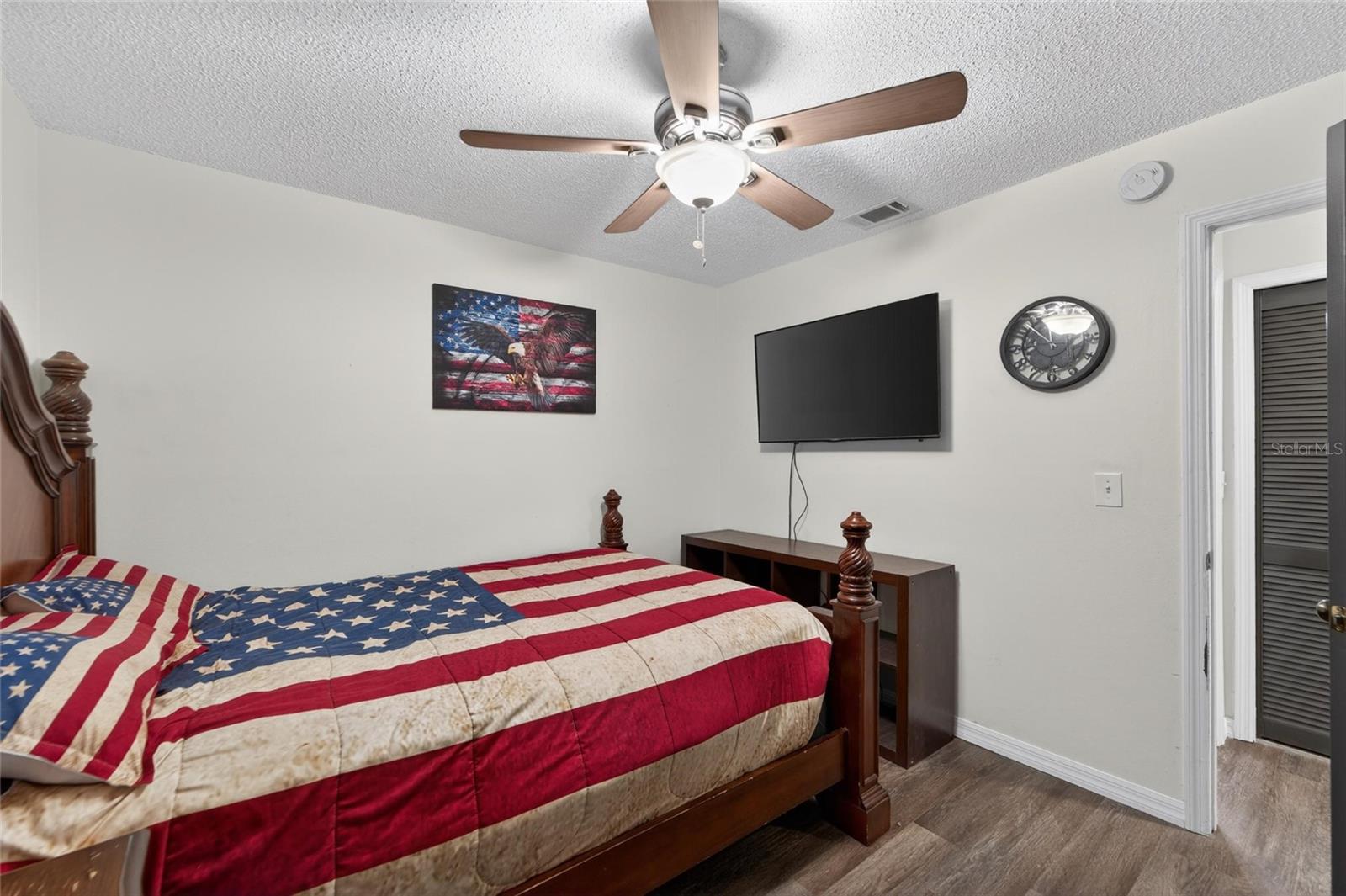 THOUSAND OAKS EXECUTIVE ESTATES - Residential