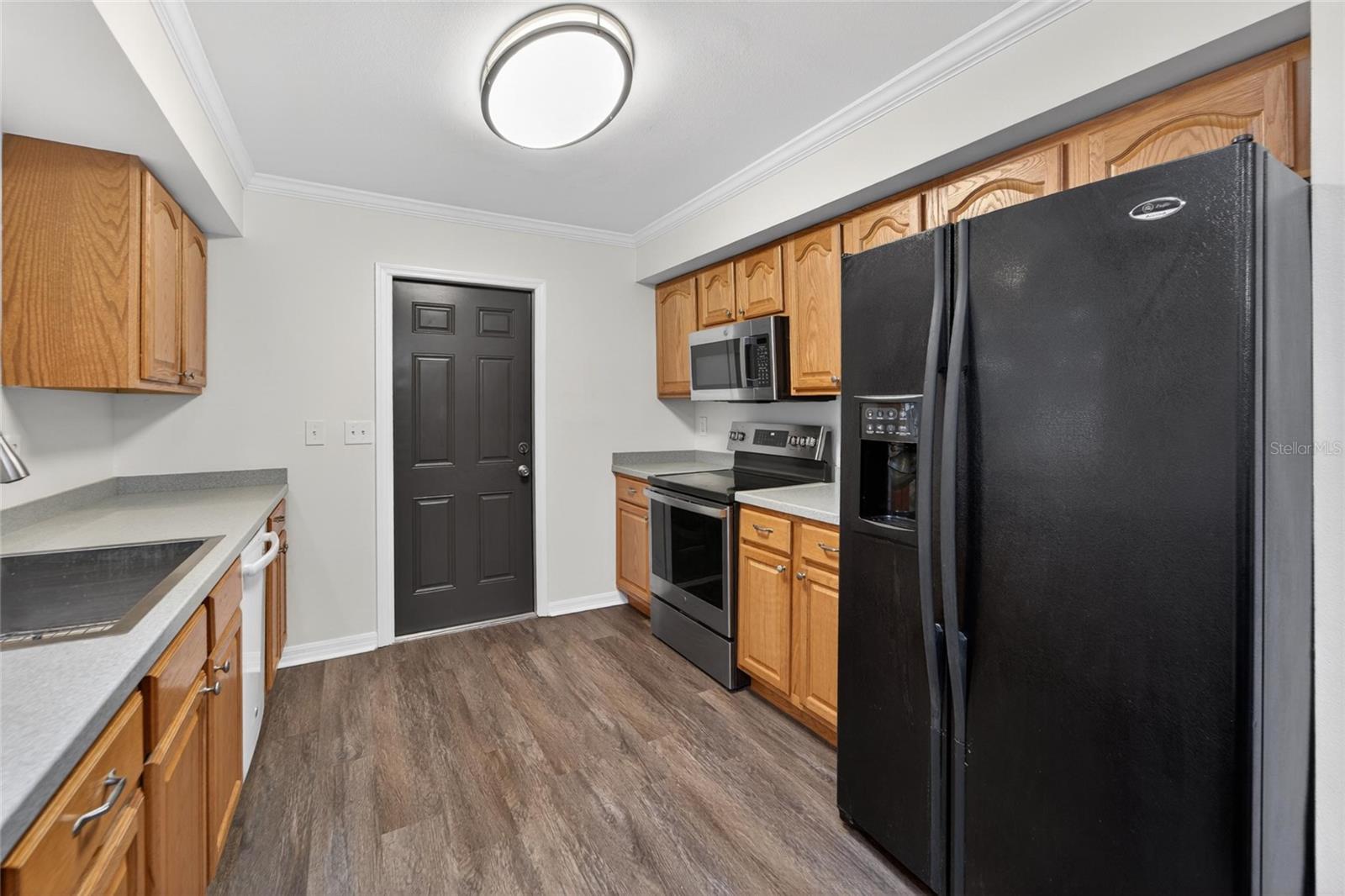 THOUSAND OAKS EXECUTIVE ESTATES - Residential