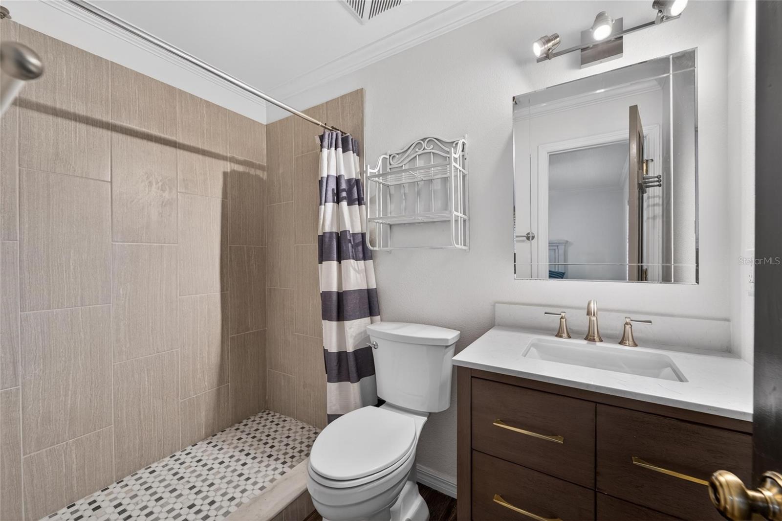 THOUSAND OAKS EXECUTIVE ESTATES - Residential