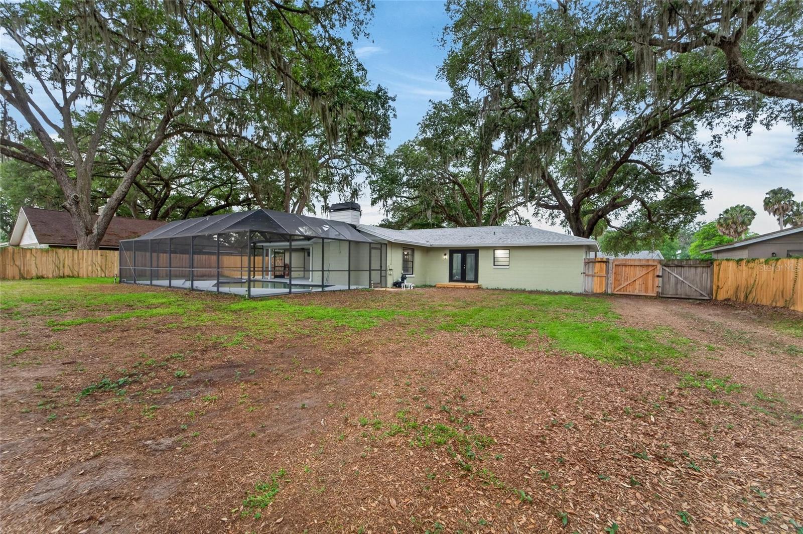 THOUSAND OAKS EXECUTIVE ESTATES - Residential